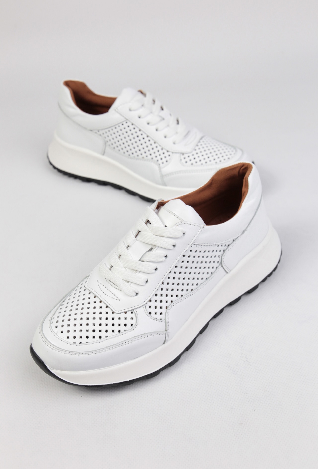 картинка Кроссовки кожаные Benito от магазина Pratik