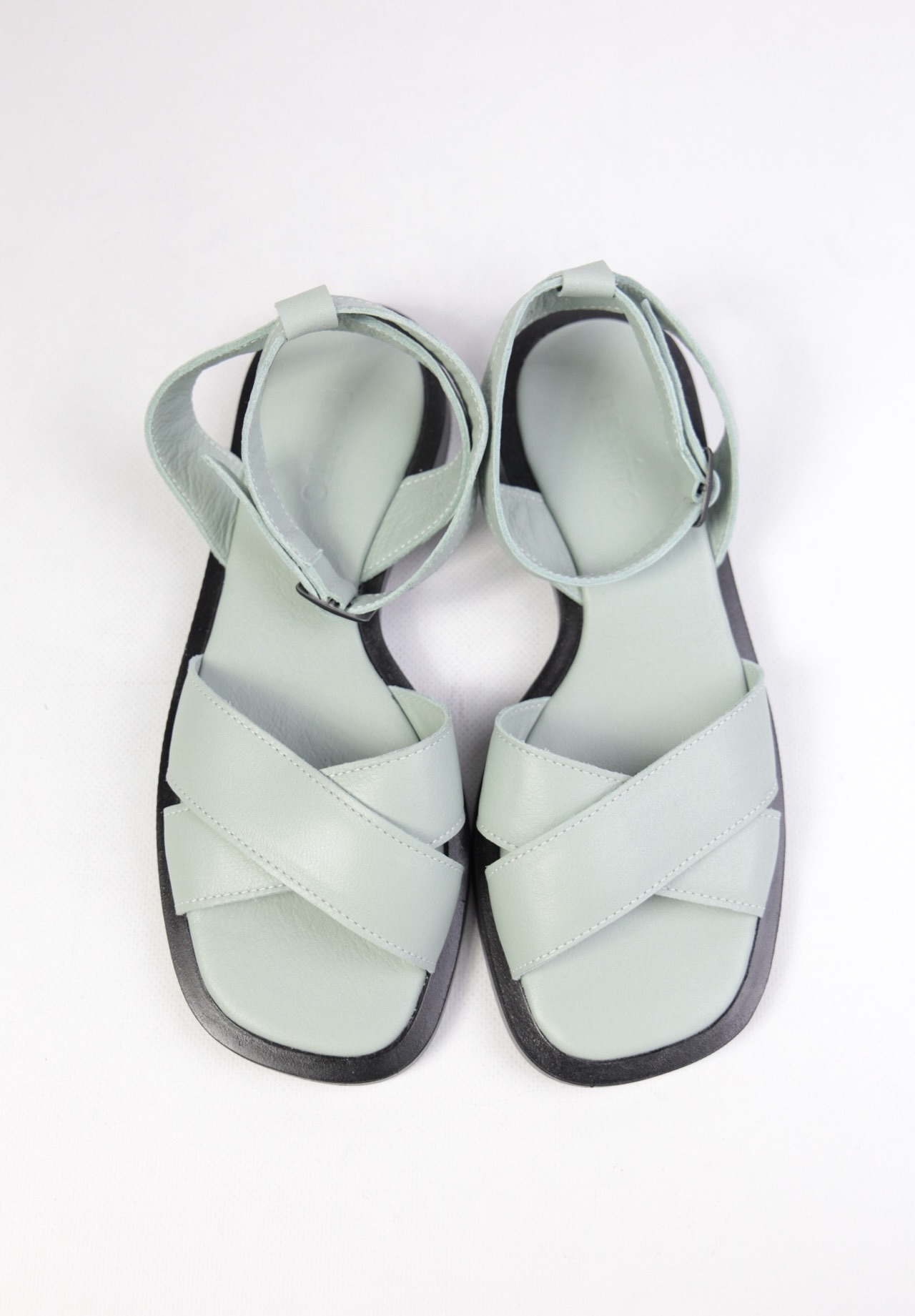 картинка Сандалии кожаные Benito от магазина Pratik