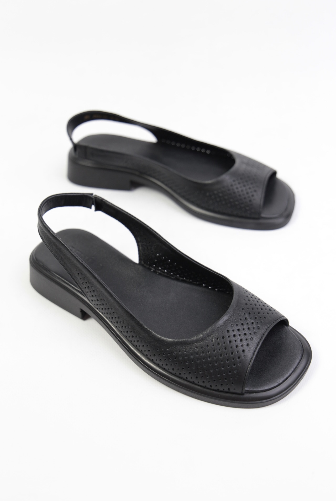 картинка Сандалии кожаные Benito от магазина Pratik