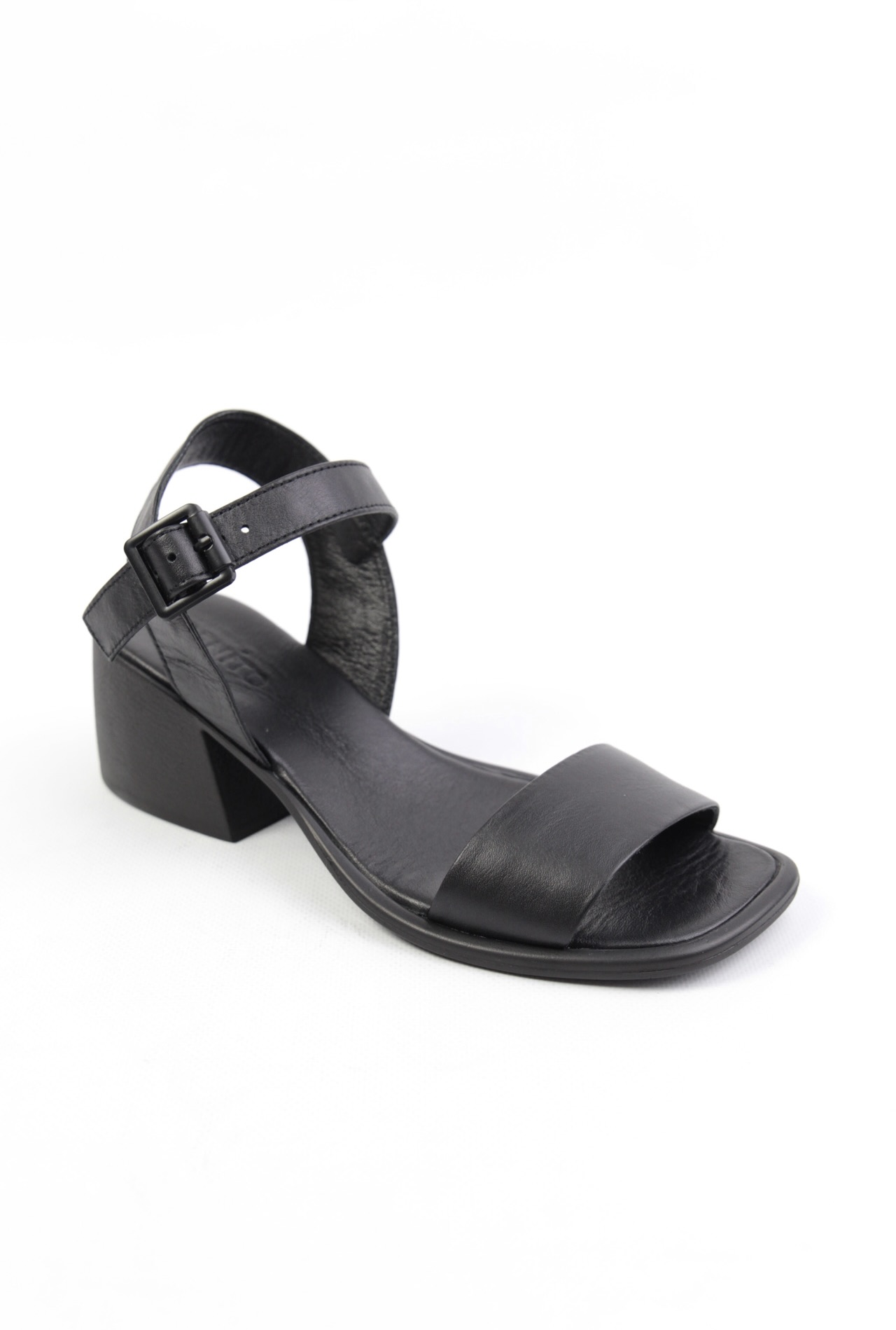 картинка Босоножки кожаные Benito от магазина Pratik