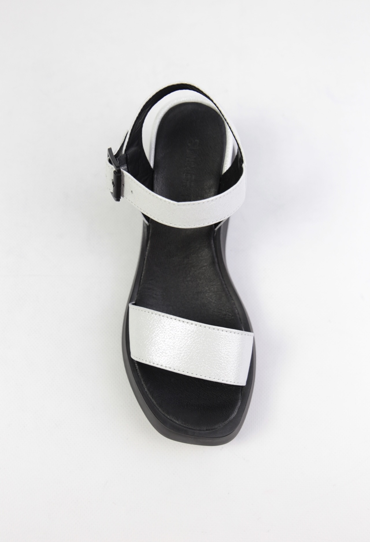 картинка Босоножки кожаные Benito от магазина Pratik