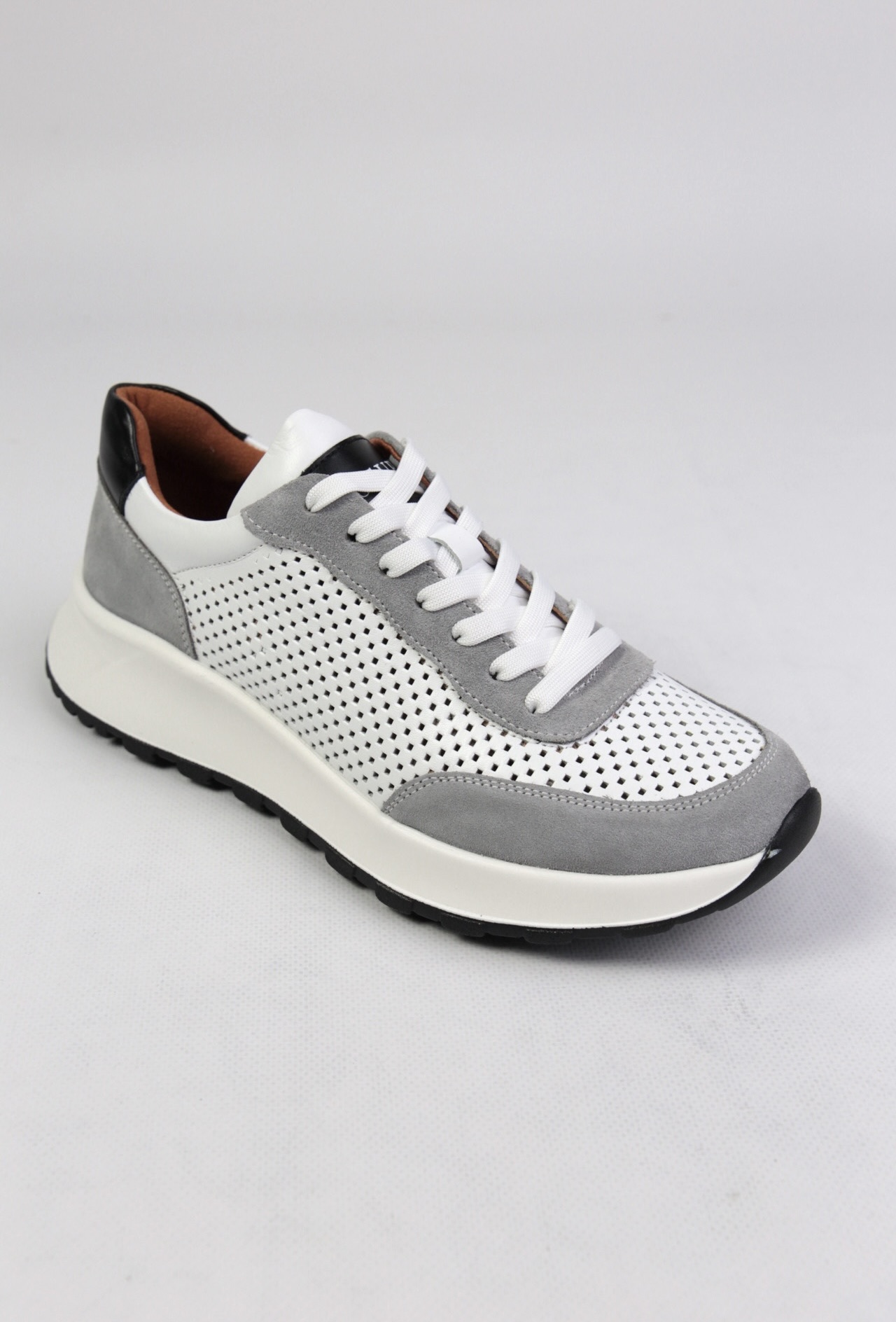 картинка Кроссовки кожаные Benito от магазина Pratik