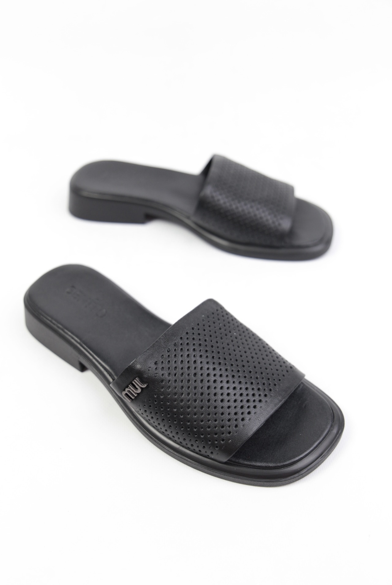 картинка Шлепанцы кожаные Benito от магазина Pratik