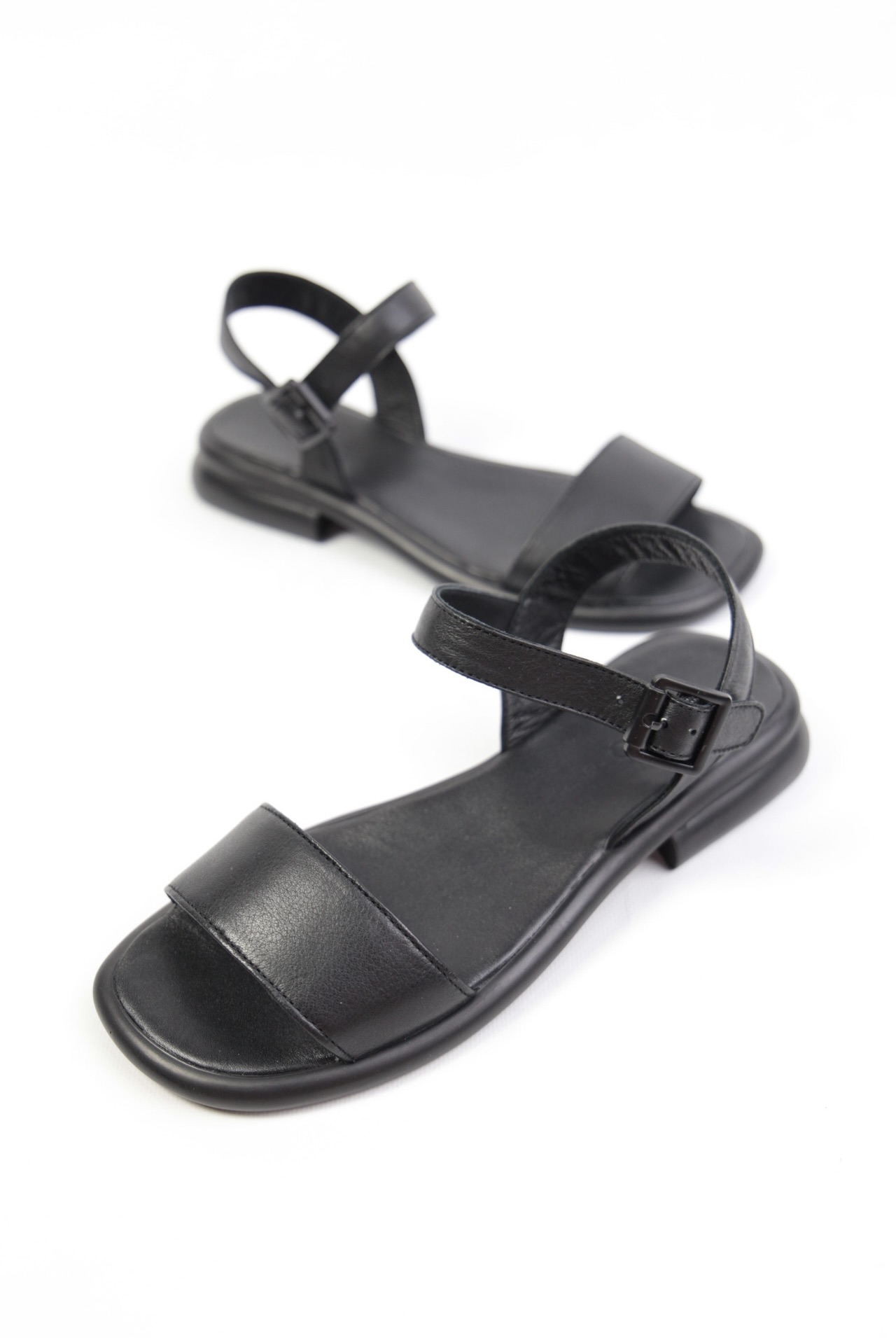 картинка Сандалии кожаные Benito от магазина Pratik