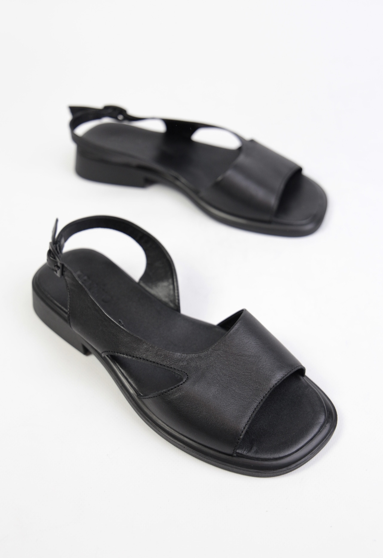 картинка Сандалии кожаные Benito от магазина Pratik