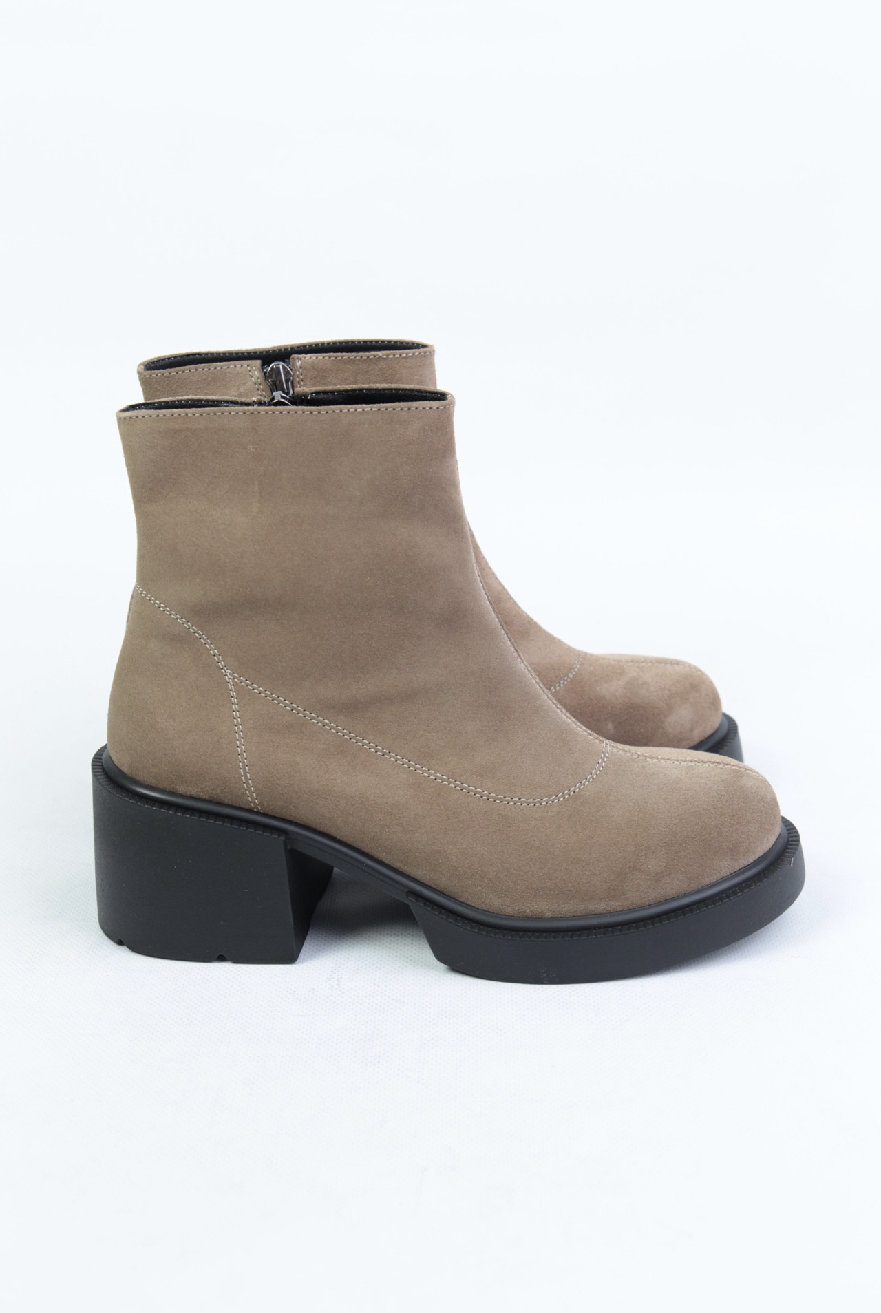 картинка Ботильоны замшевые Benito от магазина Pratik