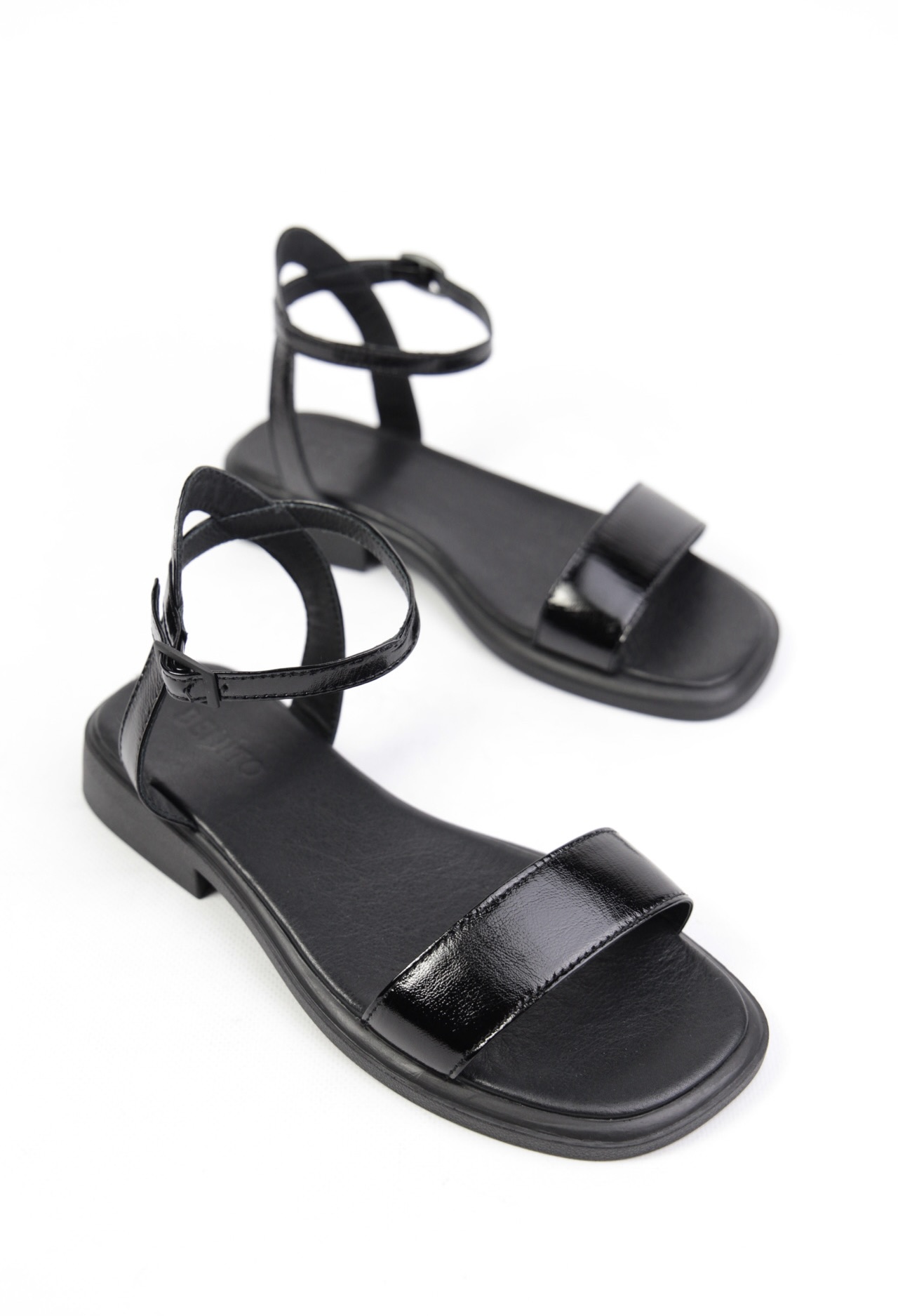 картинка Сандалии кожаные Benito от магазина Pratik