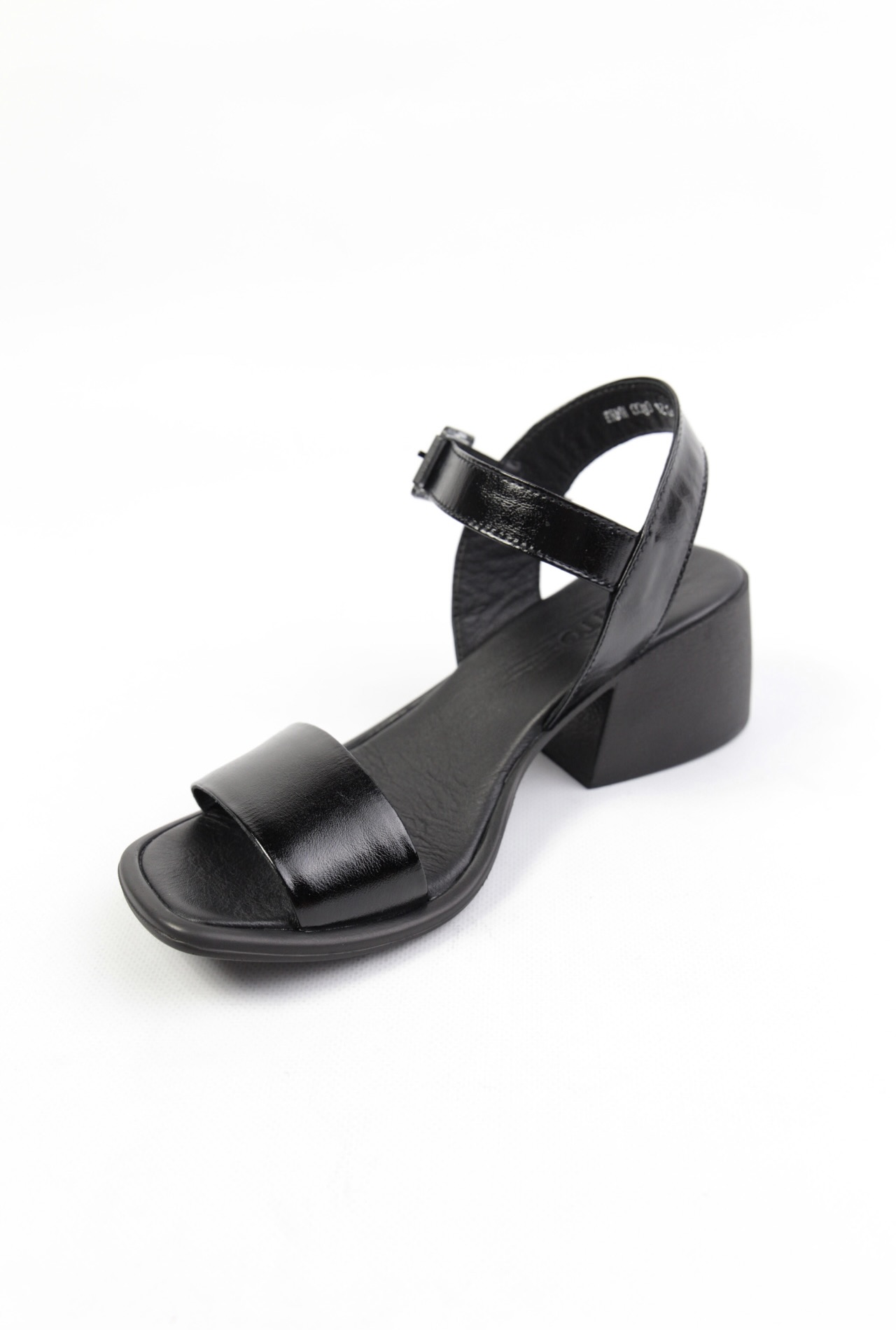 картинка Босоножки кожаные Benito от магазина Pratik