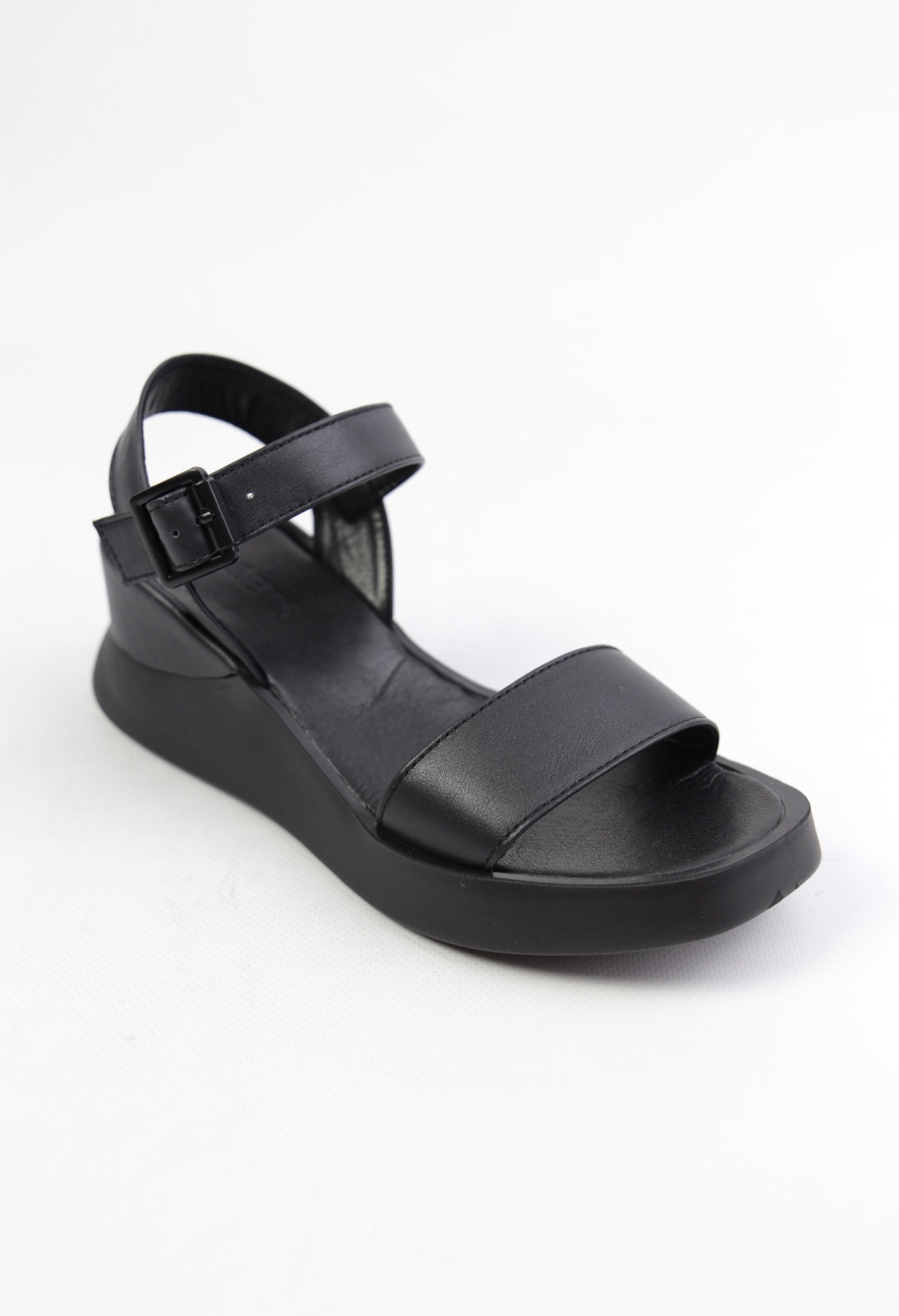 картинка Босоножки кожаные Benito от магазина Pratik