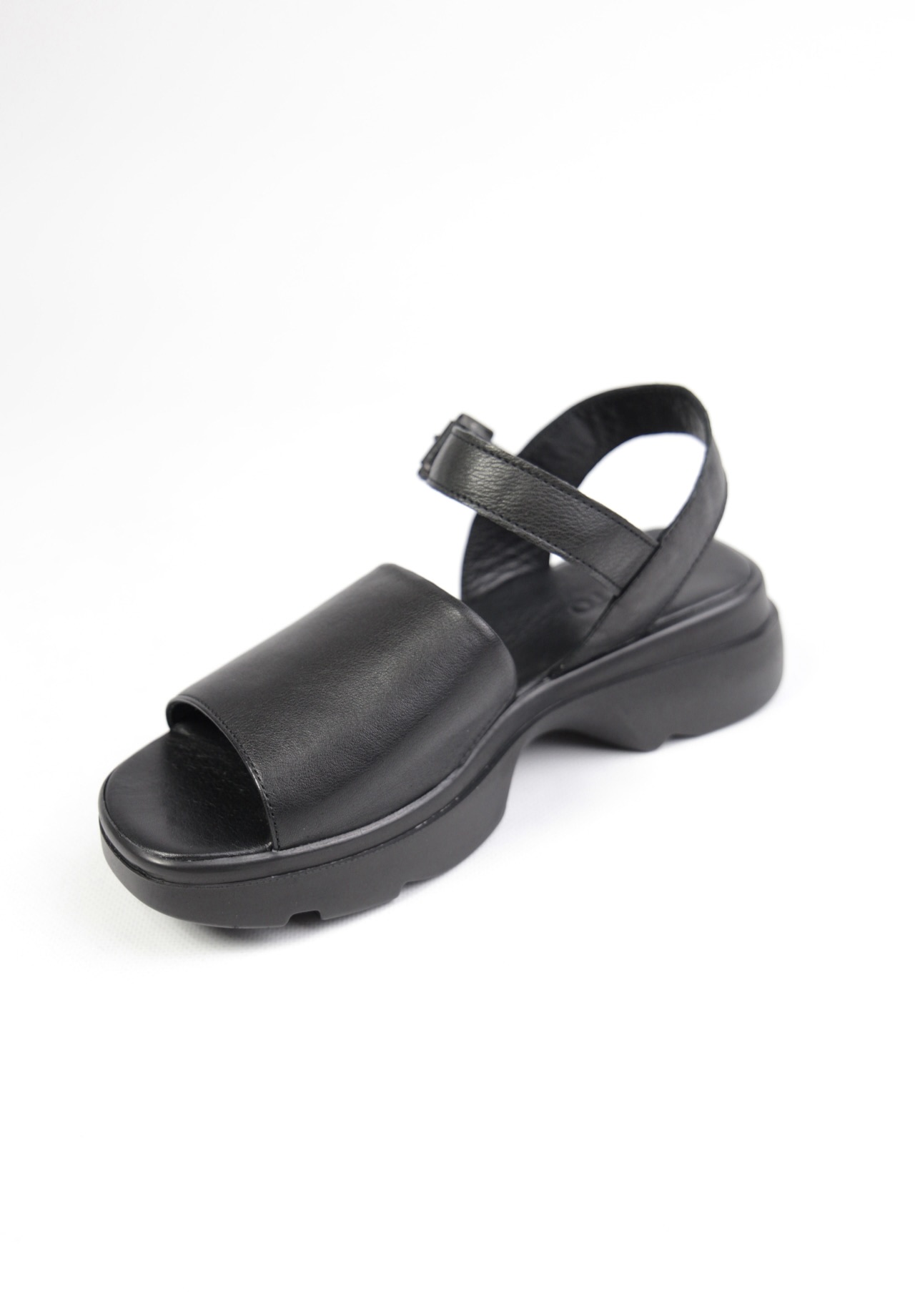 картинка Босоножки кожаные Benito от магазина Pratik