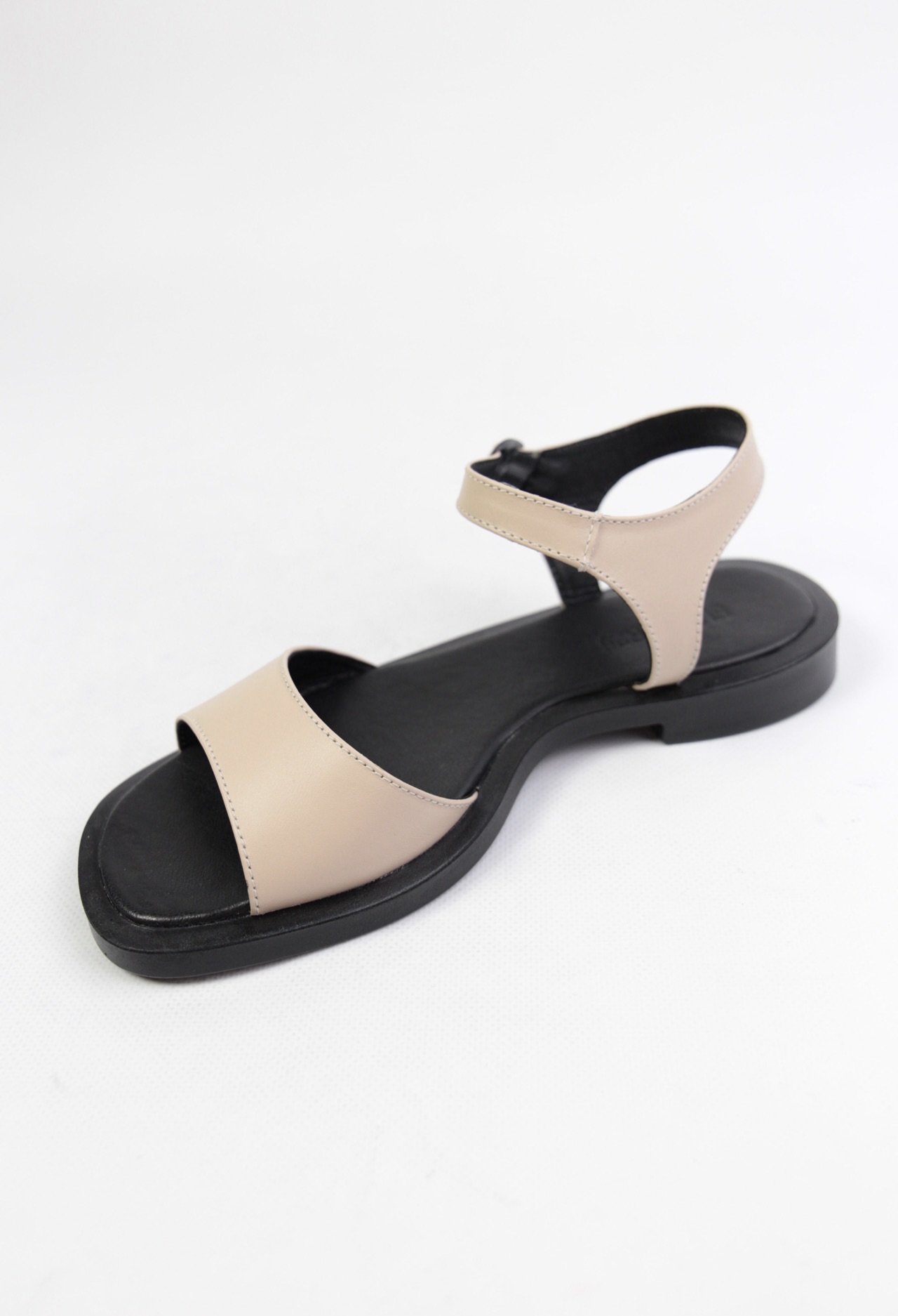 картинка Сандалии кожаные Benito от магазина Pratik