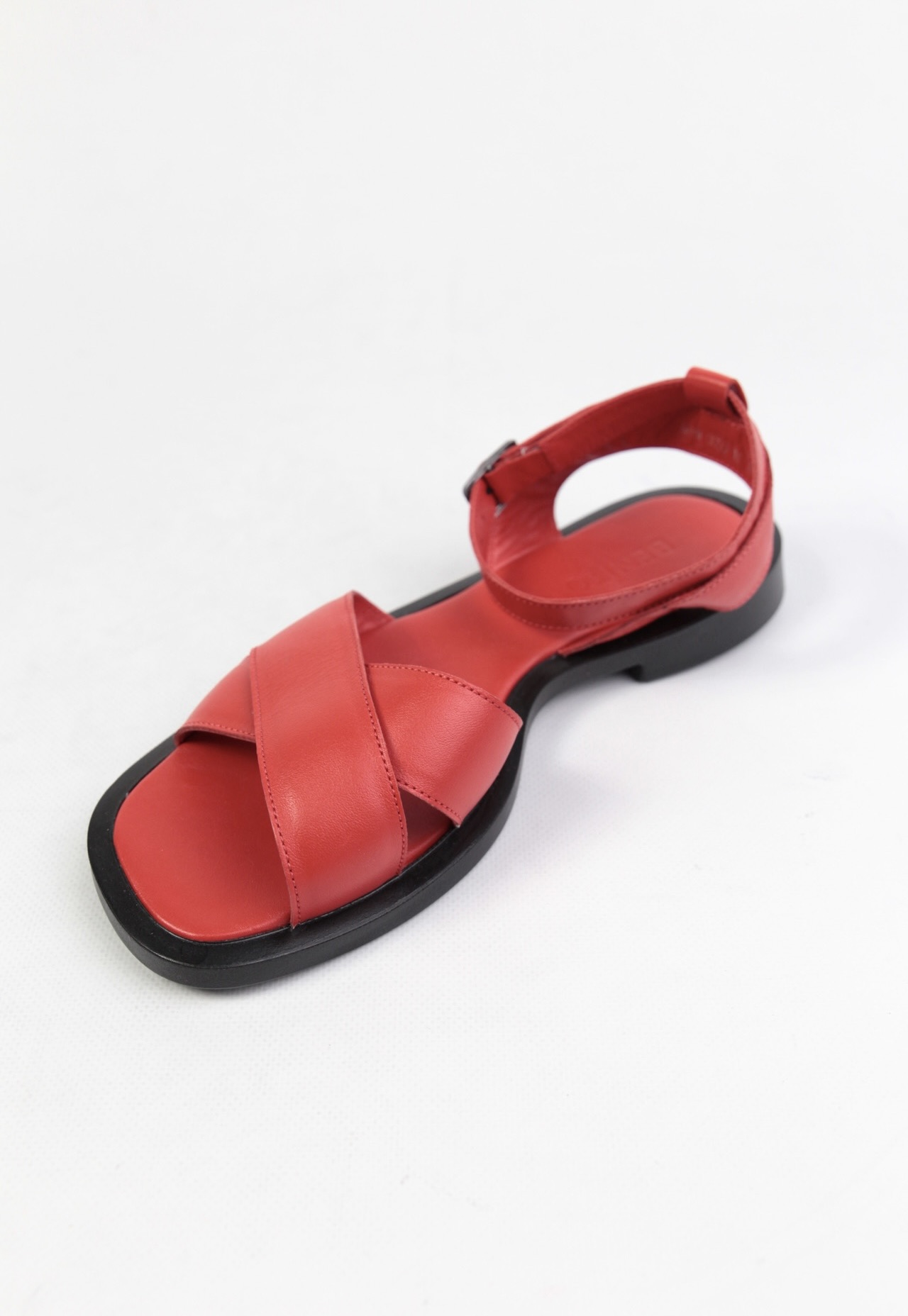 картинка Сандалии кожаные Benito от магазина Pratik