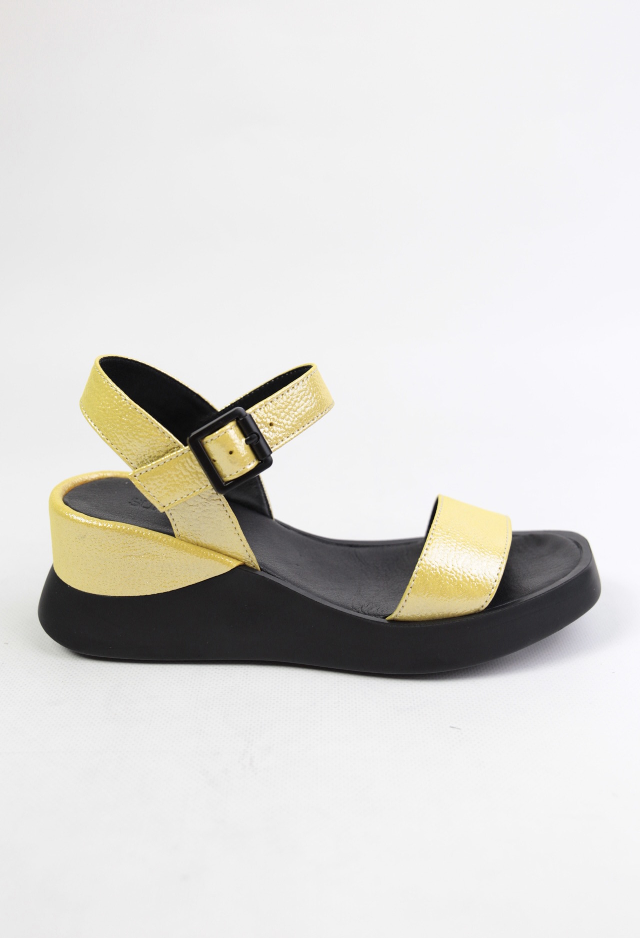 картинка Босоножки кожаные Benito от магазина Pratik