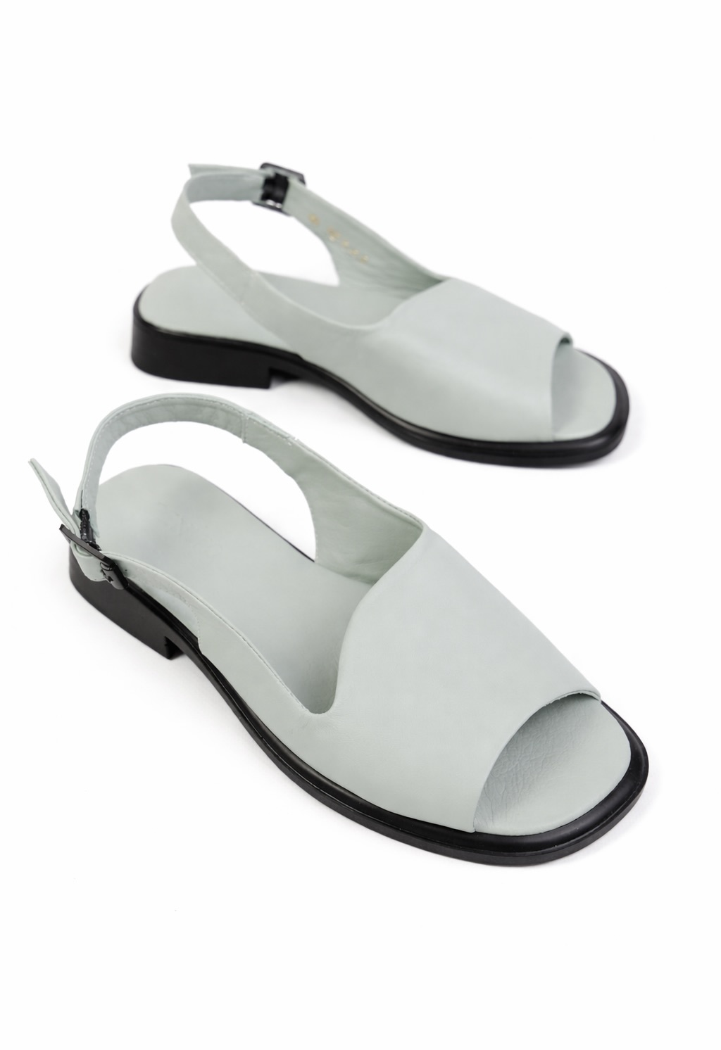 картинка Сандалии кожаные Benito от магазина Pratik