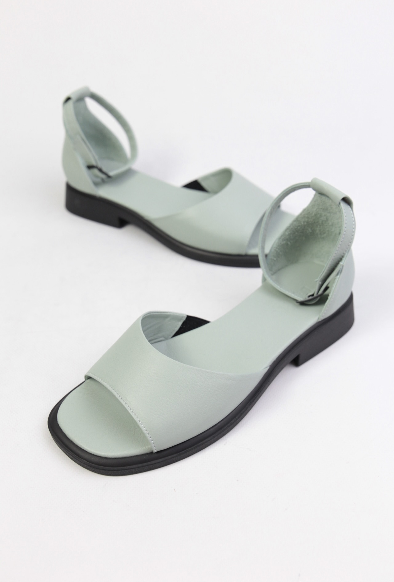 картинка Сандалии кожаные Benito от магазина Pratik