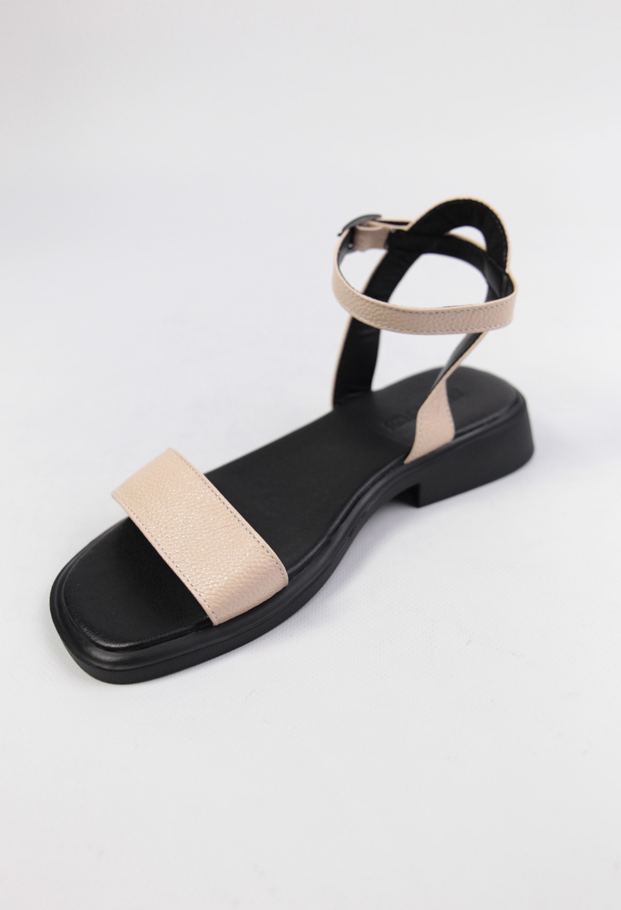 картинка Сандалии кожаные Benito от магазина Pratik