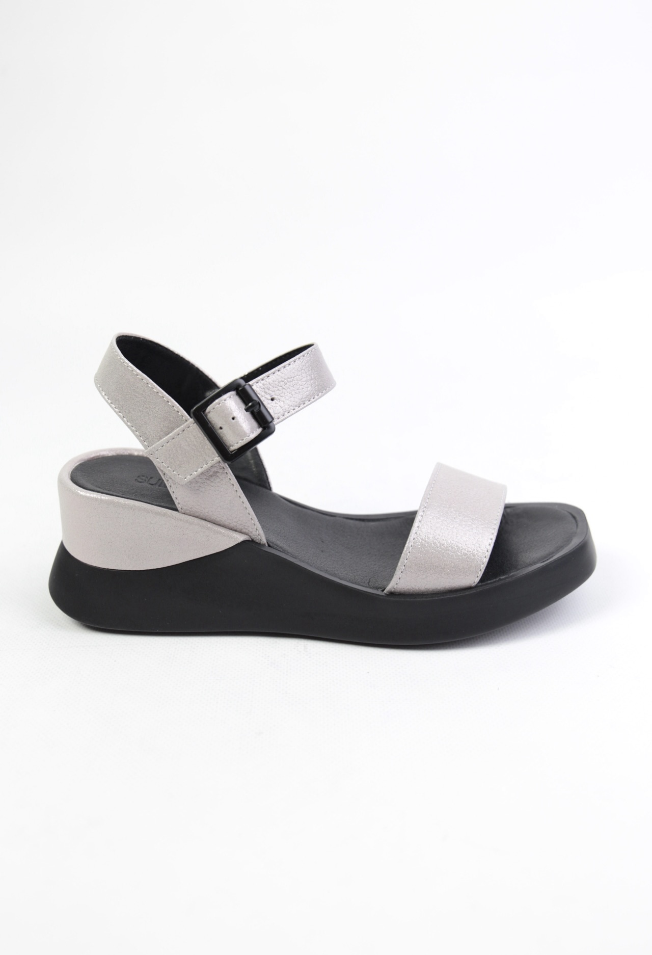 картинка Босоножки кожаные Benito от магазина Pratik