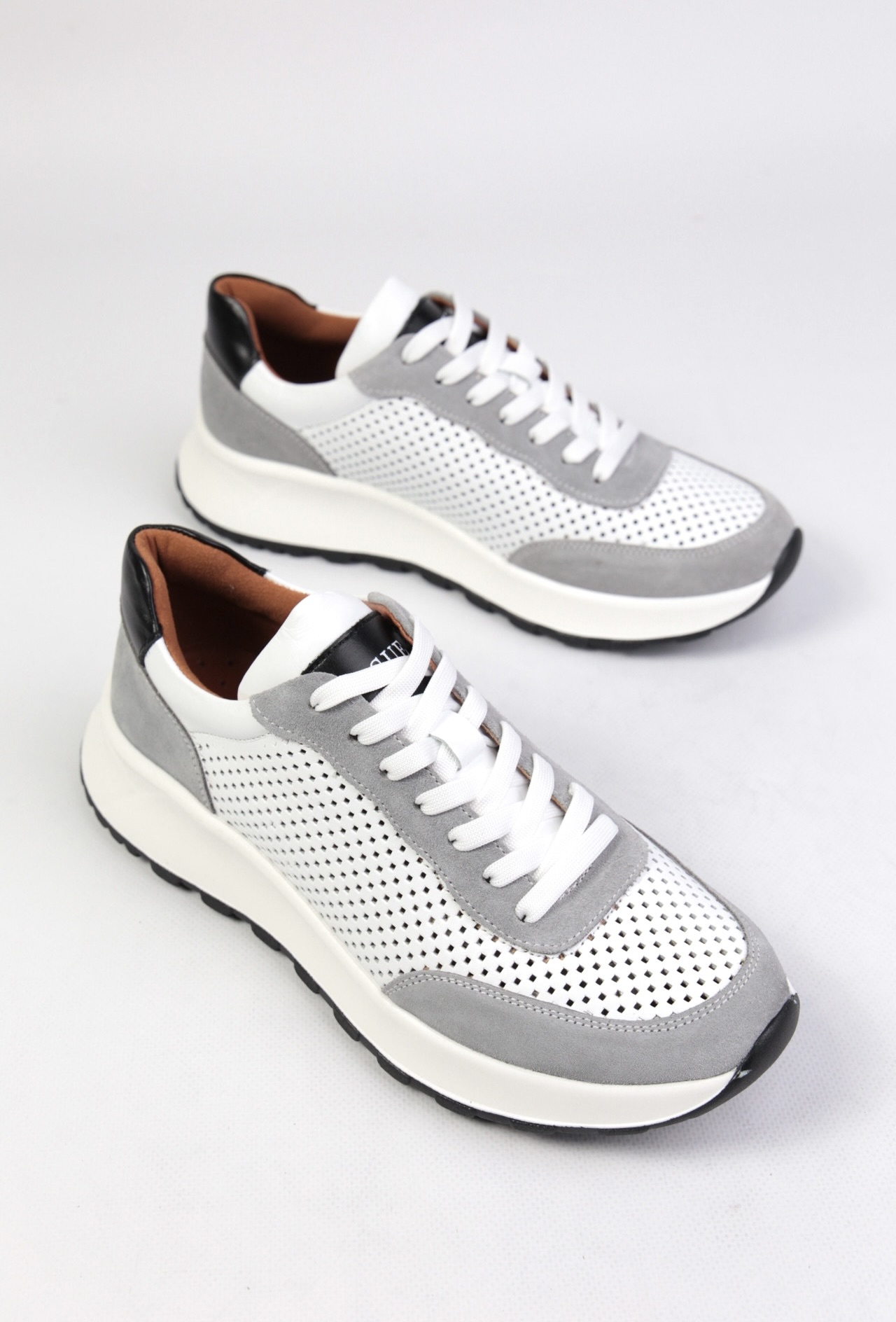 картинка Кроссовки кожаные Benito от магазина Pratik