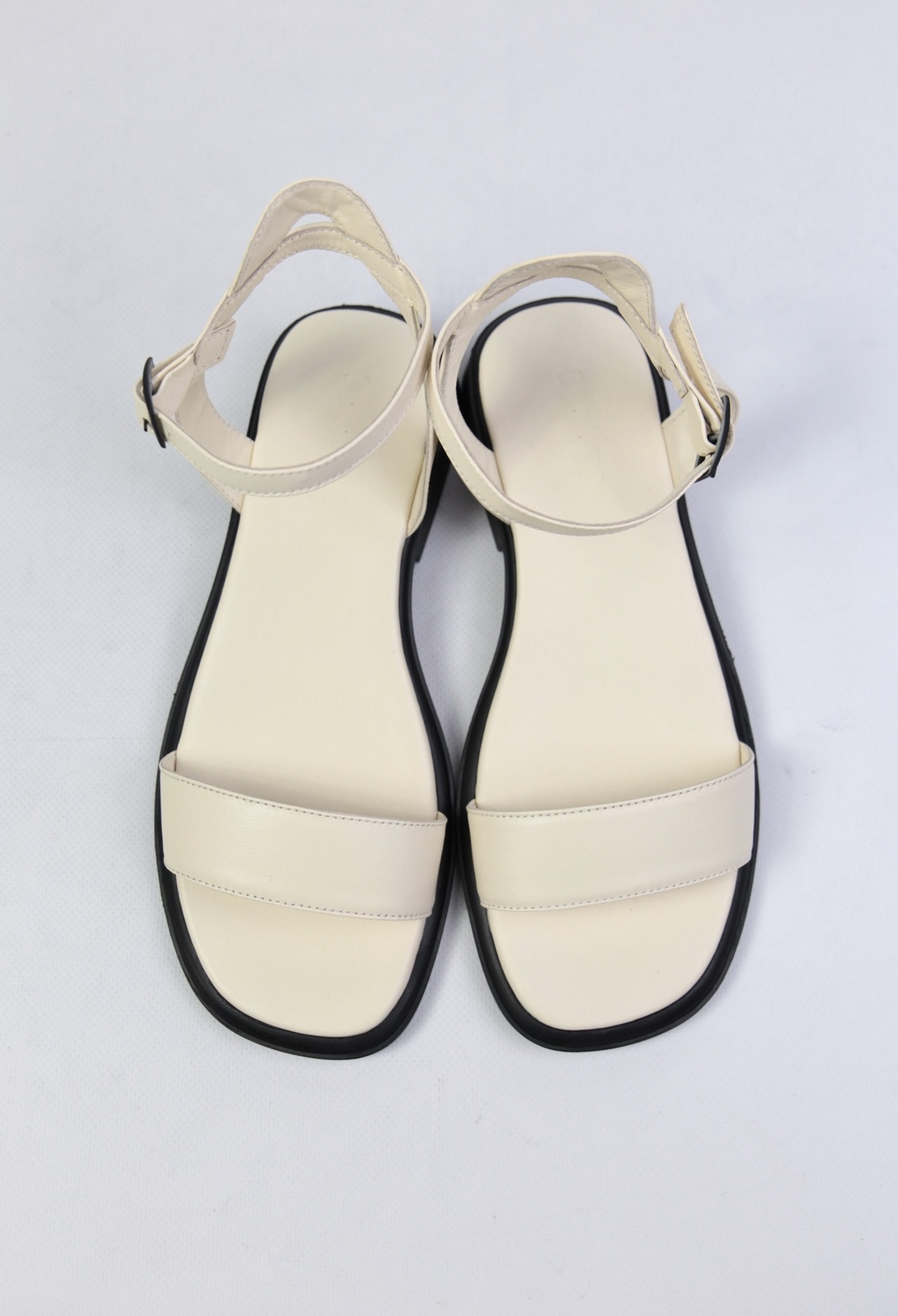 картинка Сандалии кожаные Benito от магазина Pratik