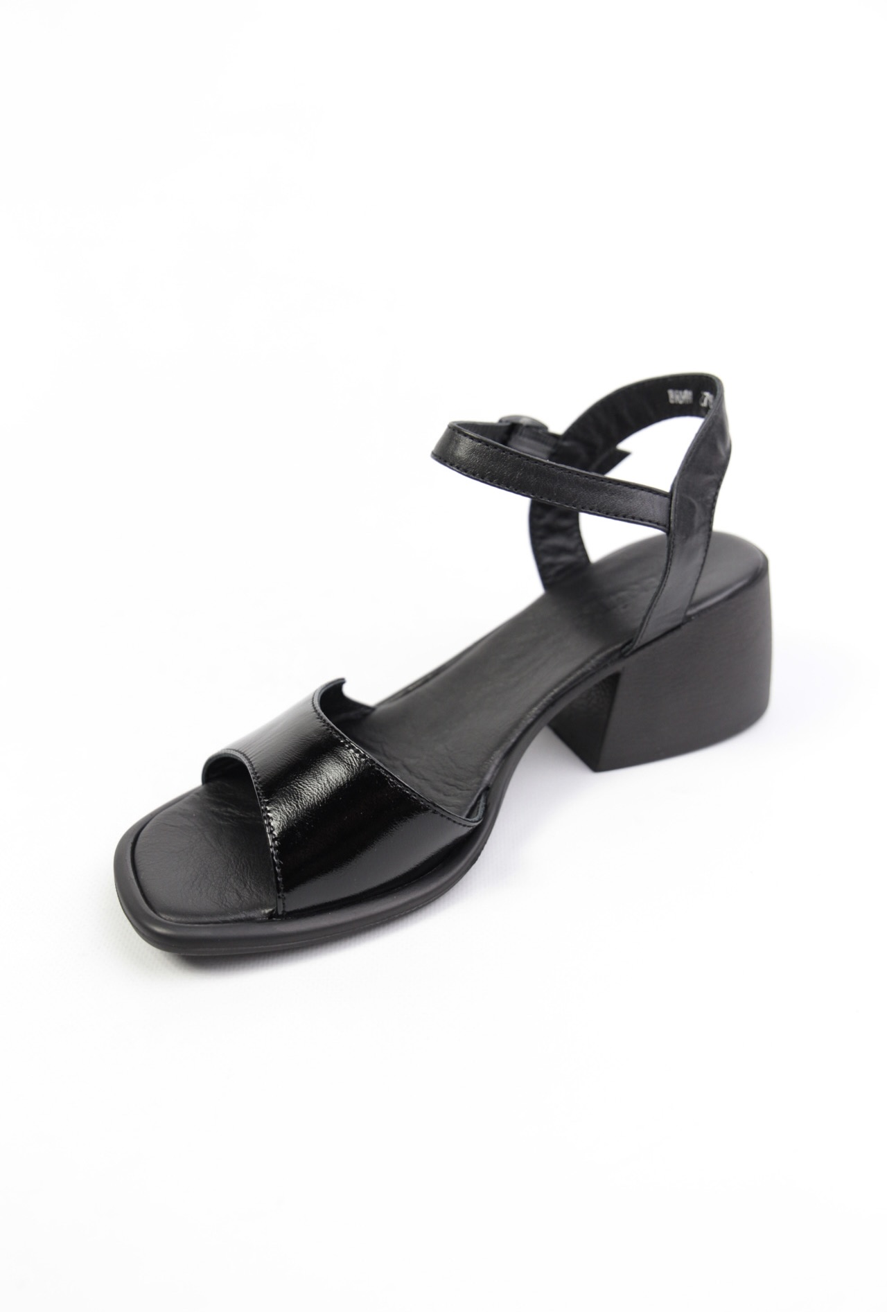 картинка Босоножки кожаные Benito от магазина Pratik