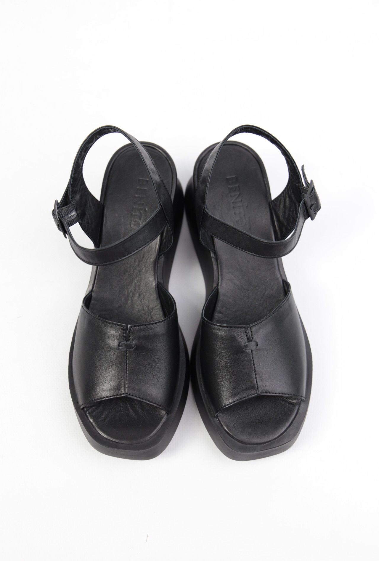 картинка Босоножки кожаные Benito от магазина Pratik