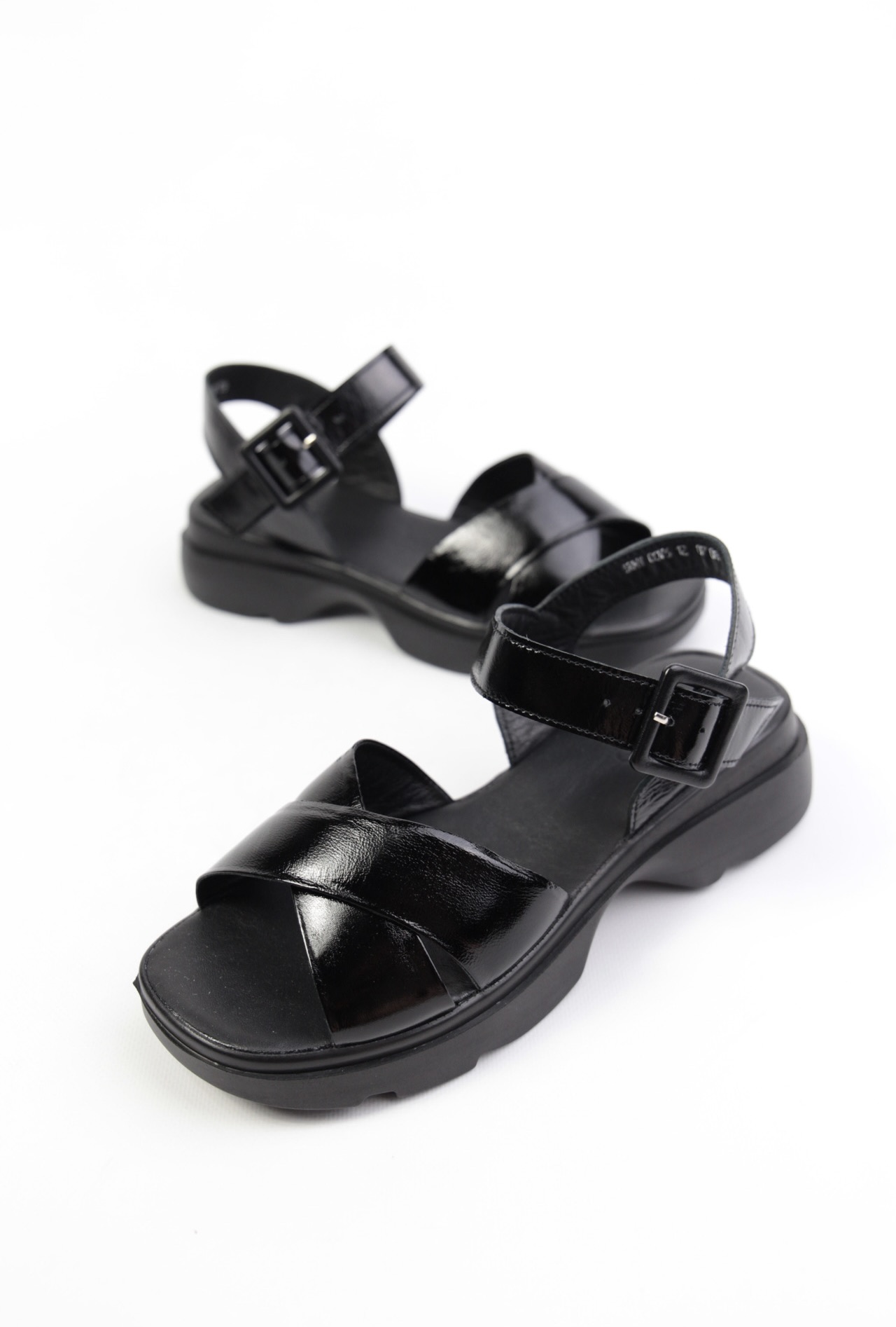 картинка Босоножки кожаные Benito от магазина Pratik