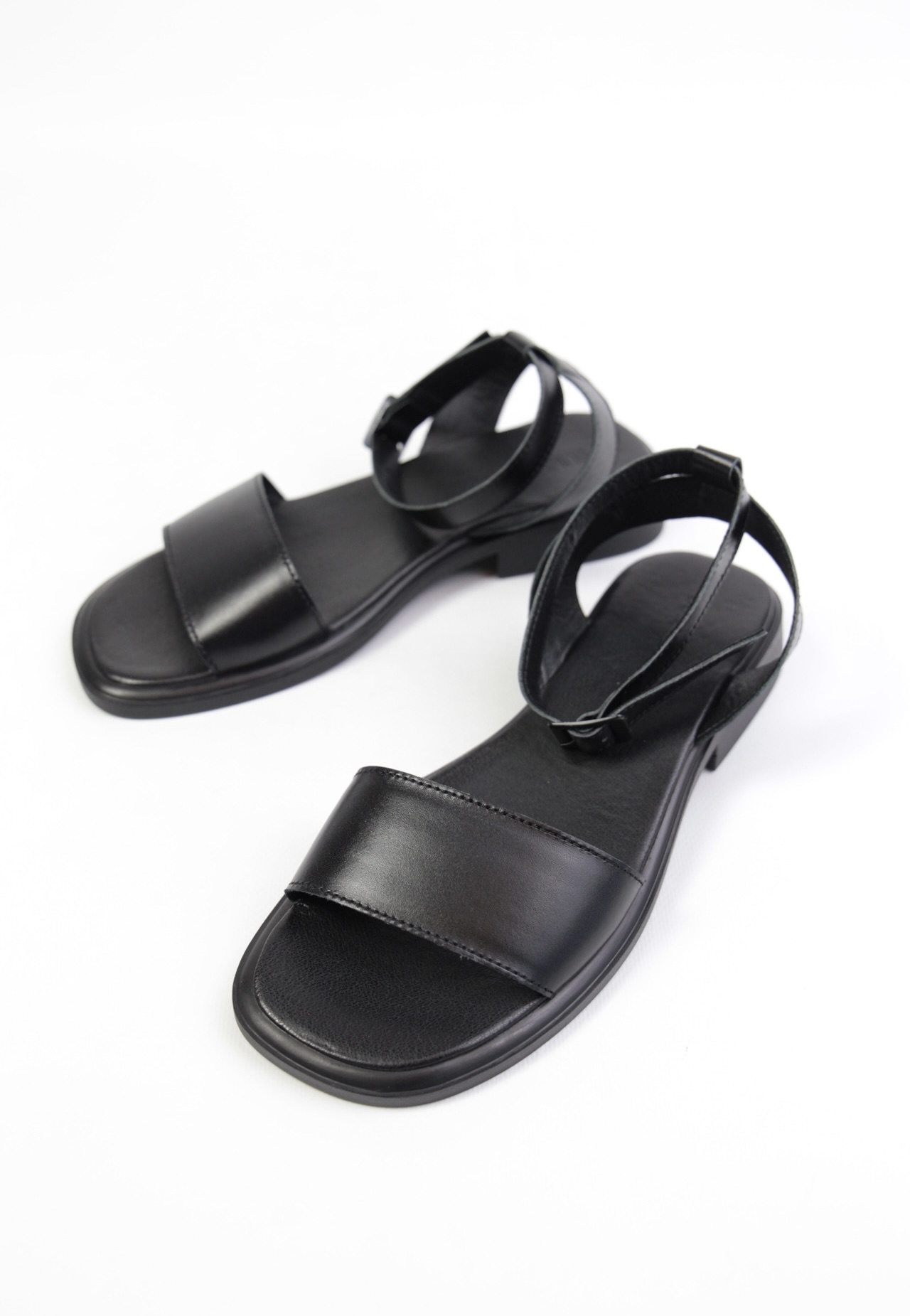 картинка Сандалии кожаные Benito от магазина Pratik