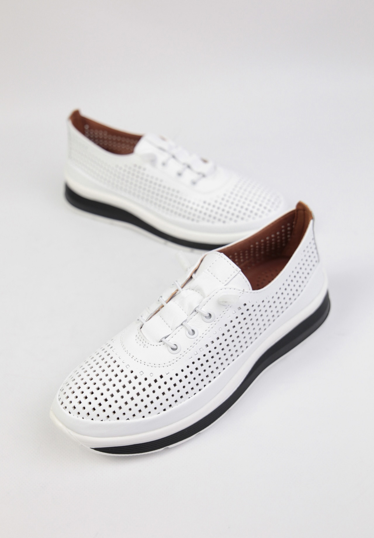 картинка Кроссовки кожаные Benito от магазина Pratik