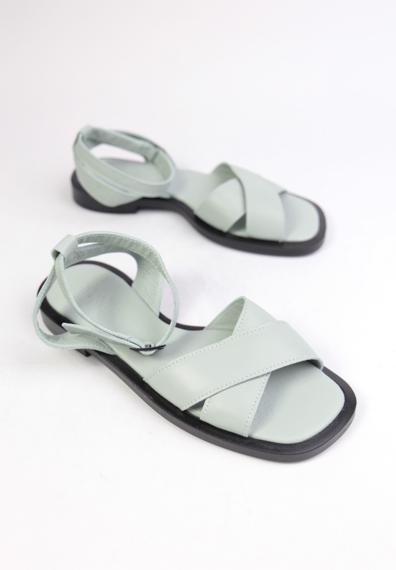 картинка Сандалии кожаные Benito от магазина Pratik