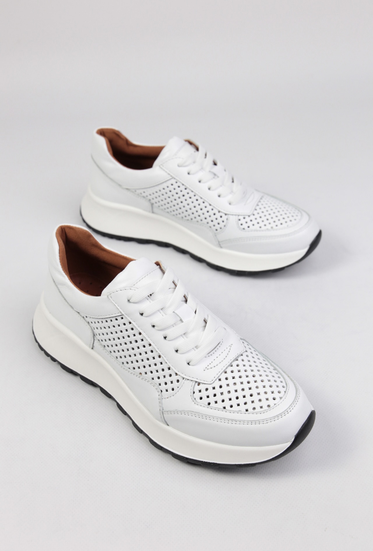 картинка Кроссовки кожаные Benito от магазина Pratik