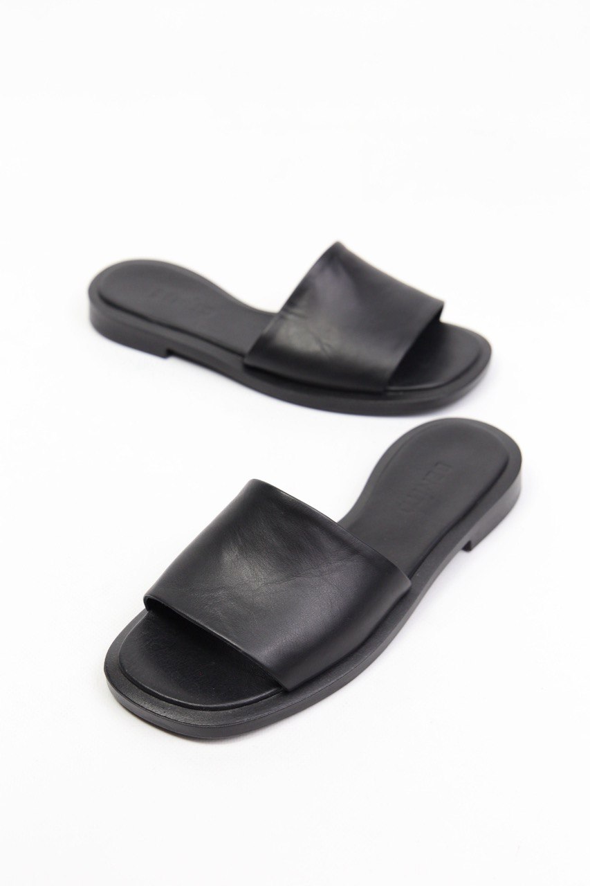 картинка Шлепанцы кожаные Benito от магазина Pratik