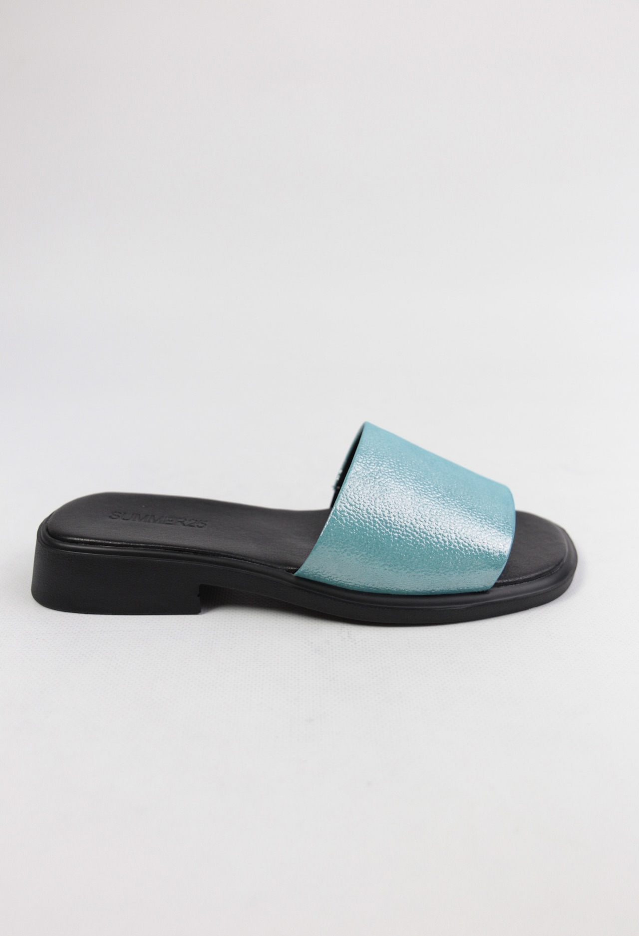 картинка Шлепанцы кожаные Benito от магазина Pratik