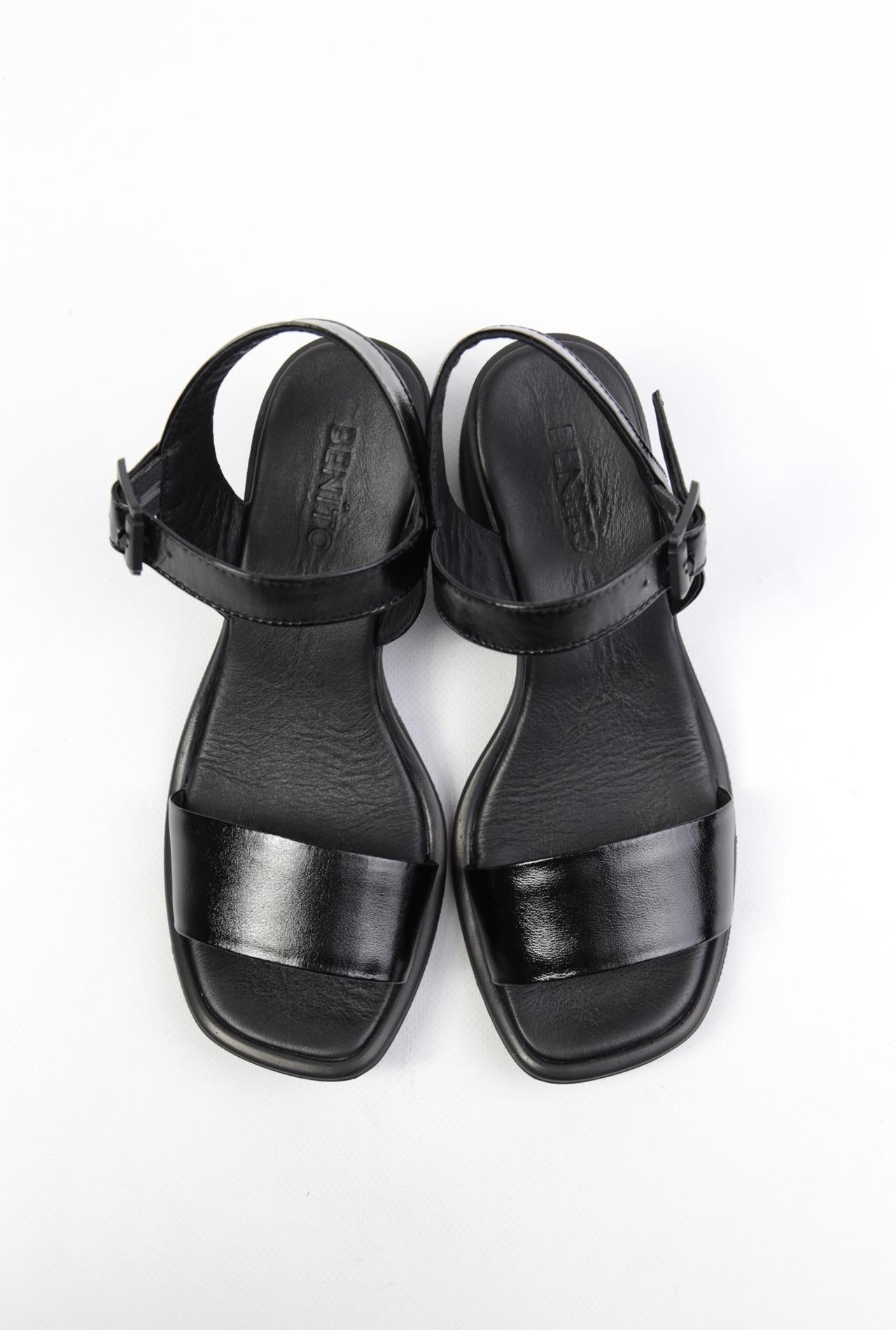 картинка Босоножки кожаные Benito от магазина Pratik