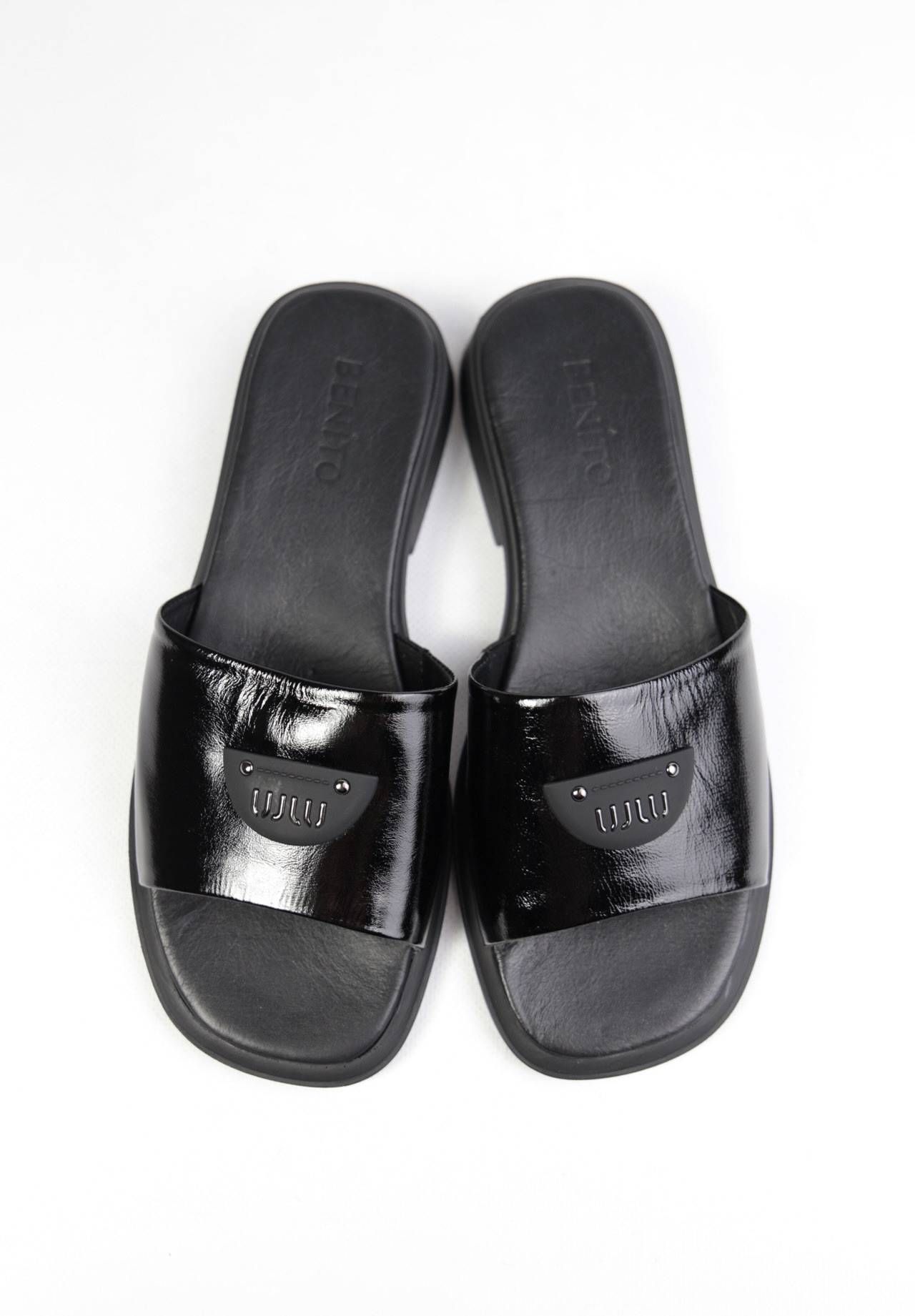 картинка Шлепанцы кожаные Benito от магазина Pratik