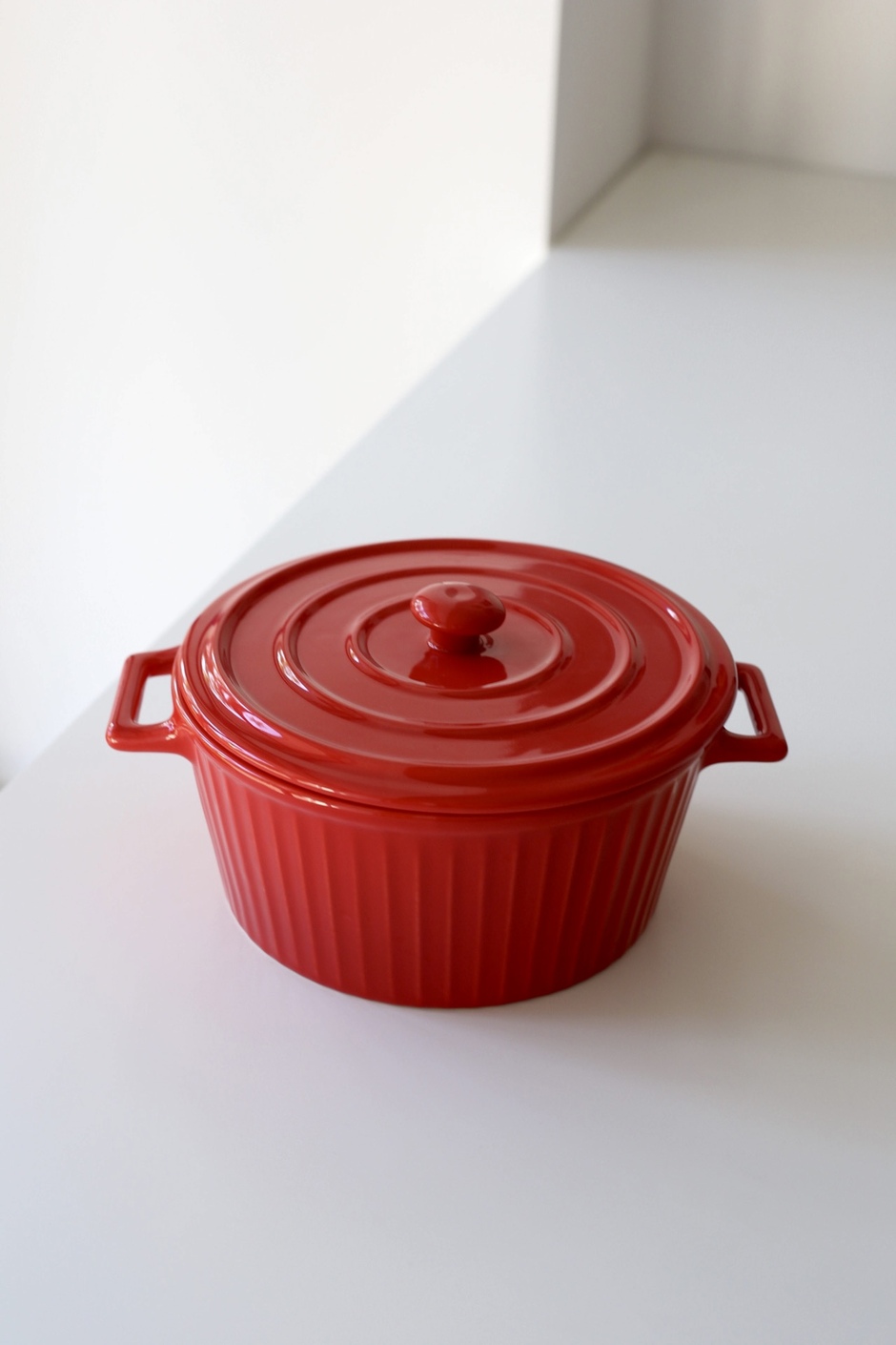 картинка Кастрюля для запекания с крышкой( Супница ) красная от магазина Pratik