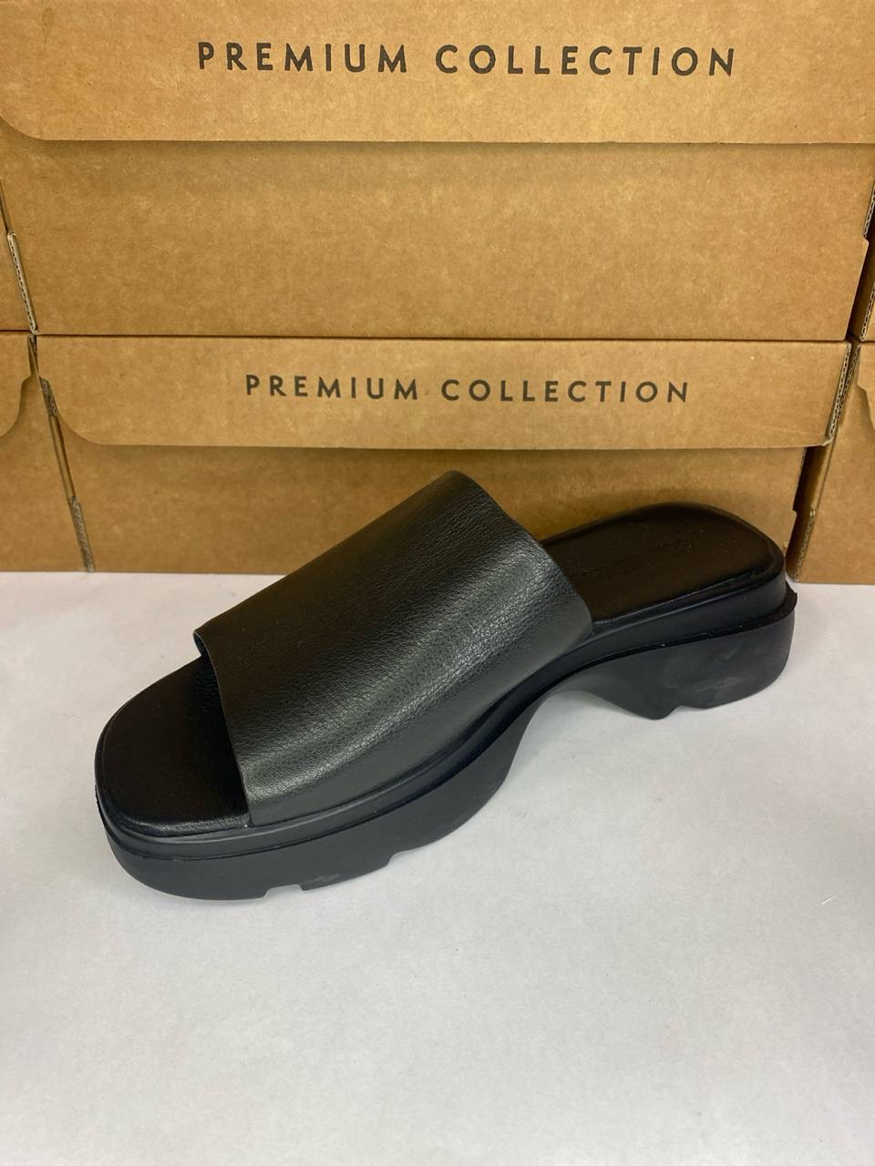 картинка Шлепанцы кожаные Benito от магазина Pratik