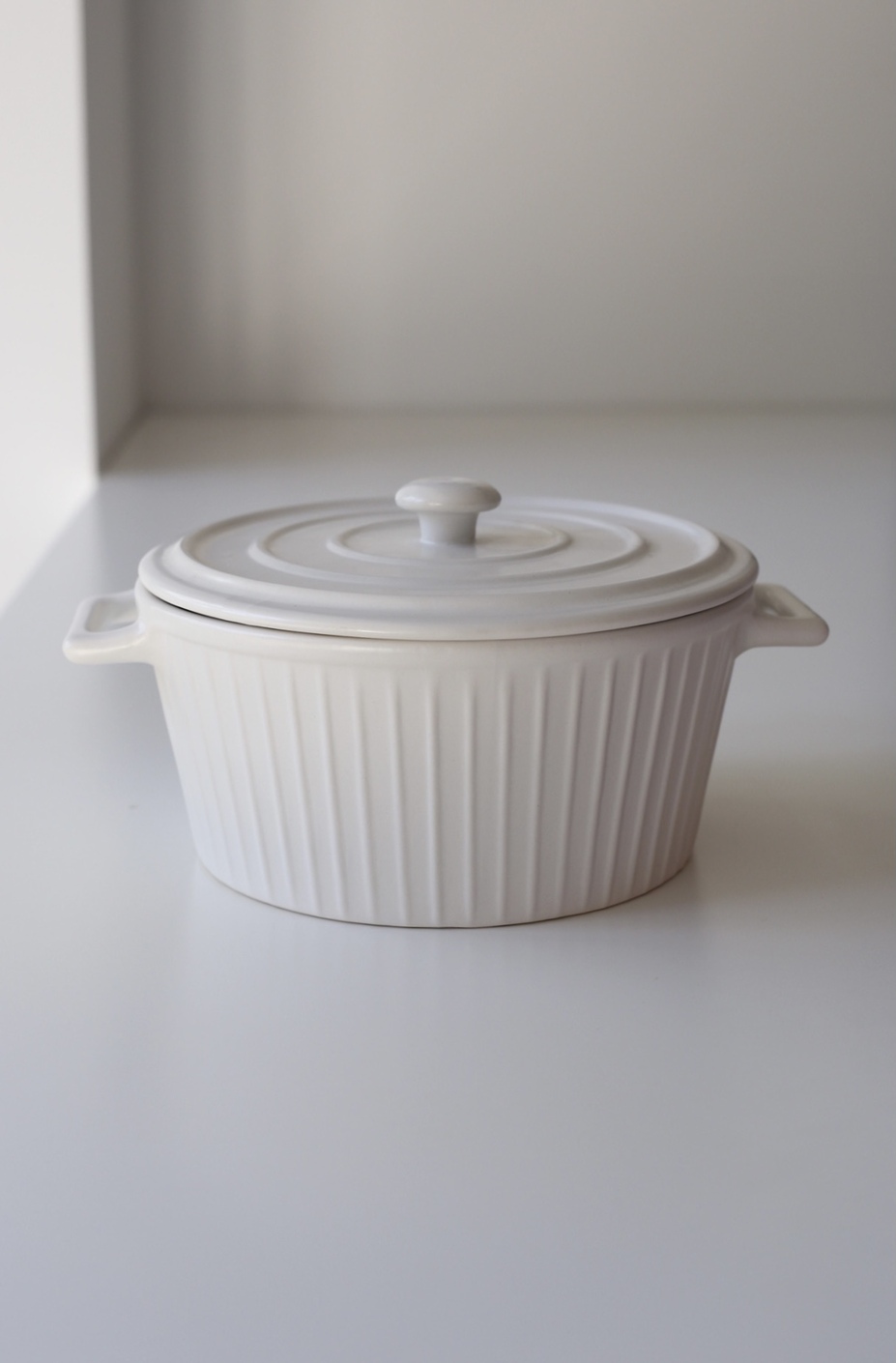 картинка Кастрюля для запекания с крышкой( Супница ) белая от магазина Pratik