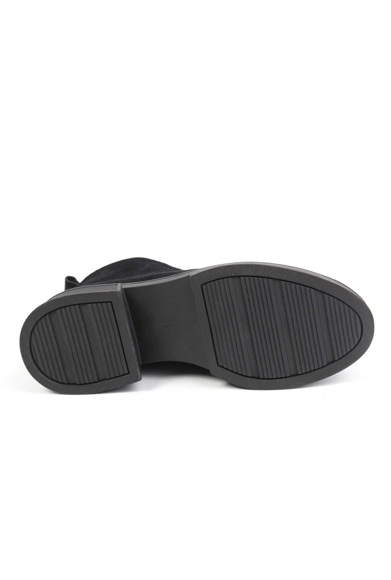 картинка Ботинки замшевые Benito от магазина Pratik