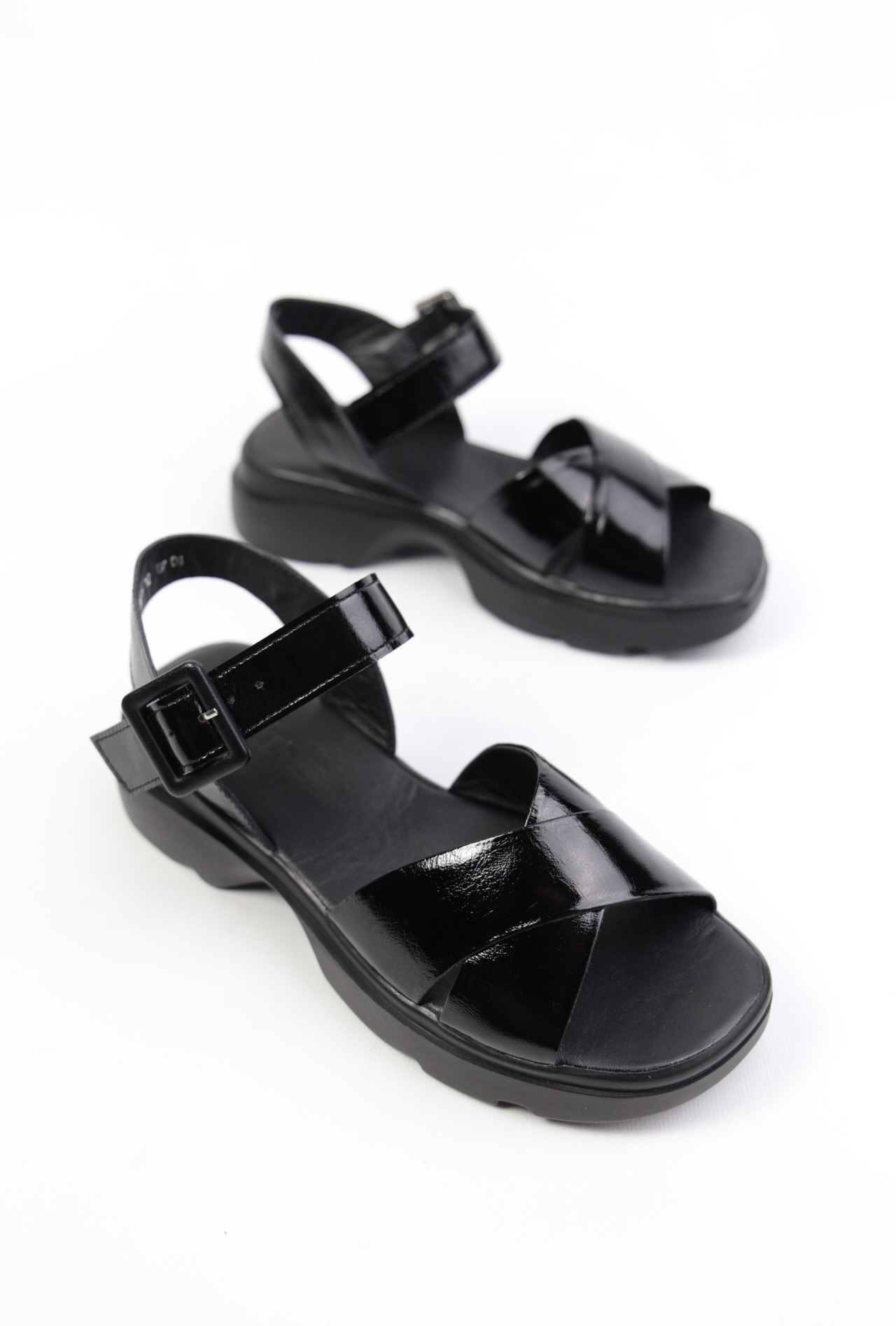 картинка Босоножки кожаные Benito от магазина Pratik