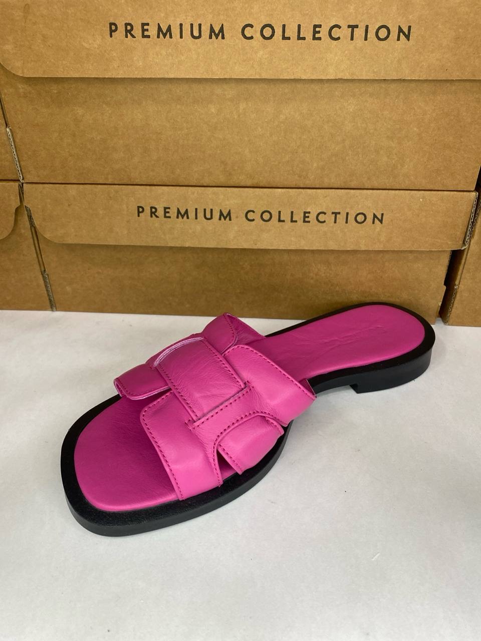 картинка Шлепанцы кожаные Benito от магазина Pratik