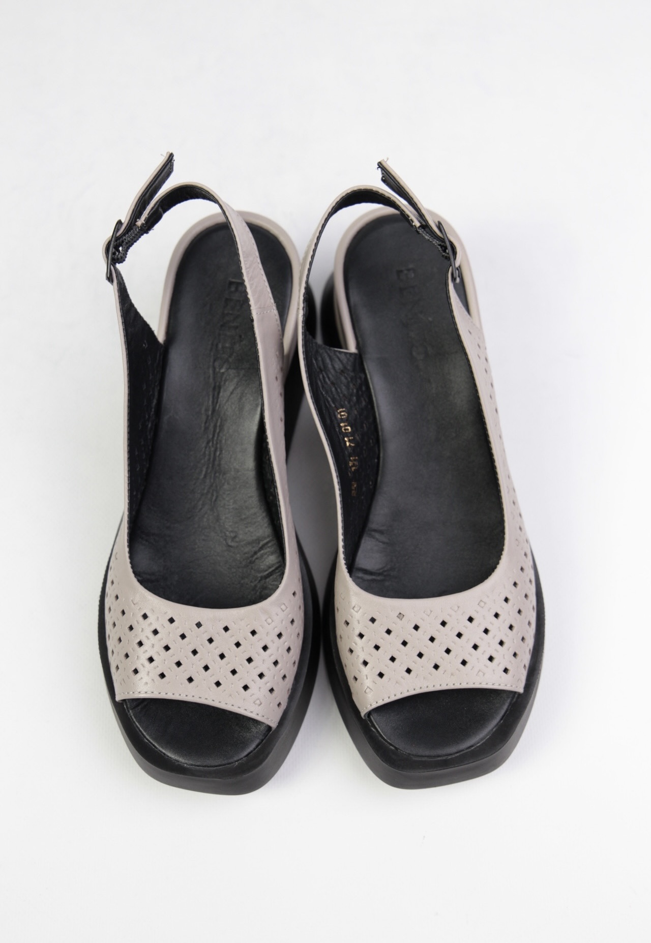 картинка Босоножки кожаные Benito от магазина Pratik