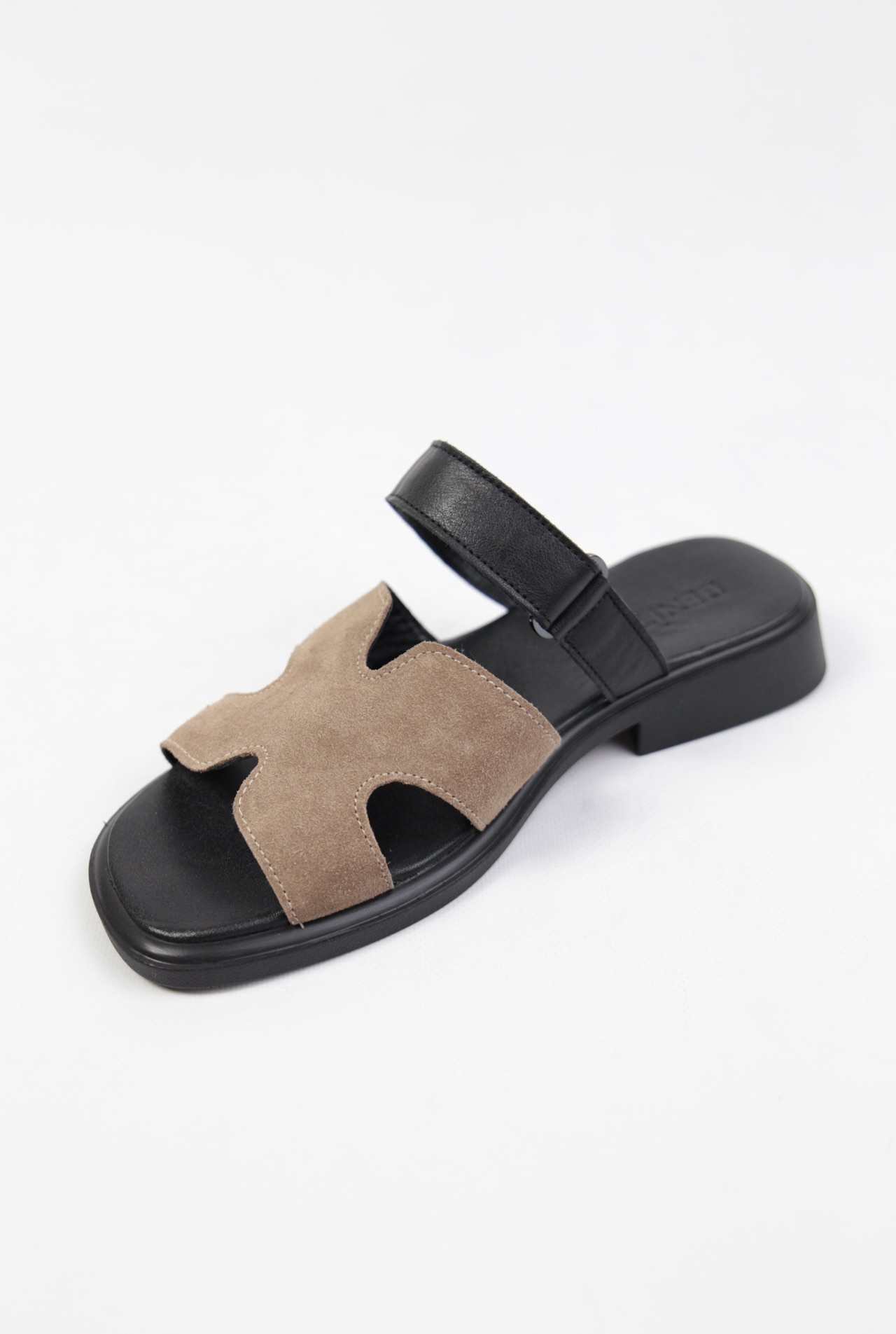 картинка Замшеві шльопанці Benito от магазина Pratik