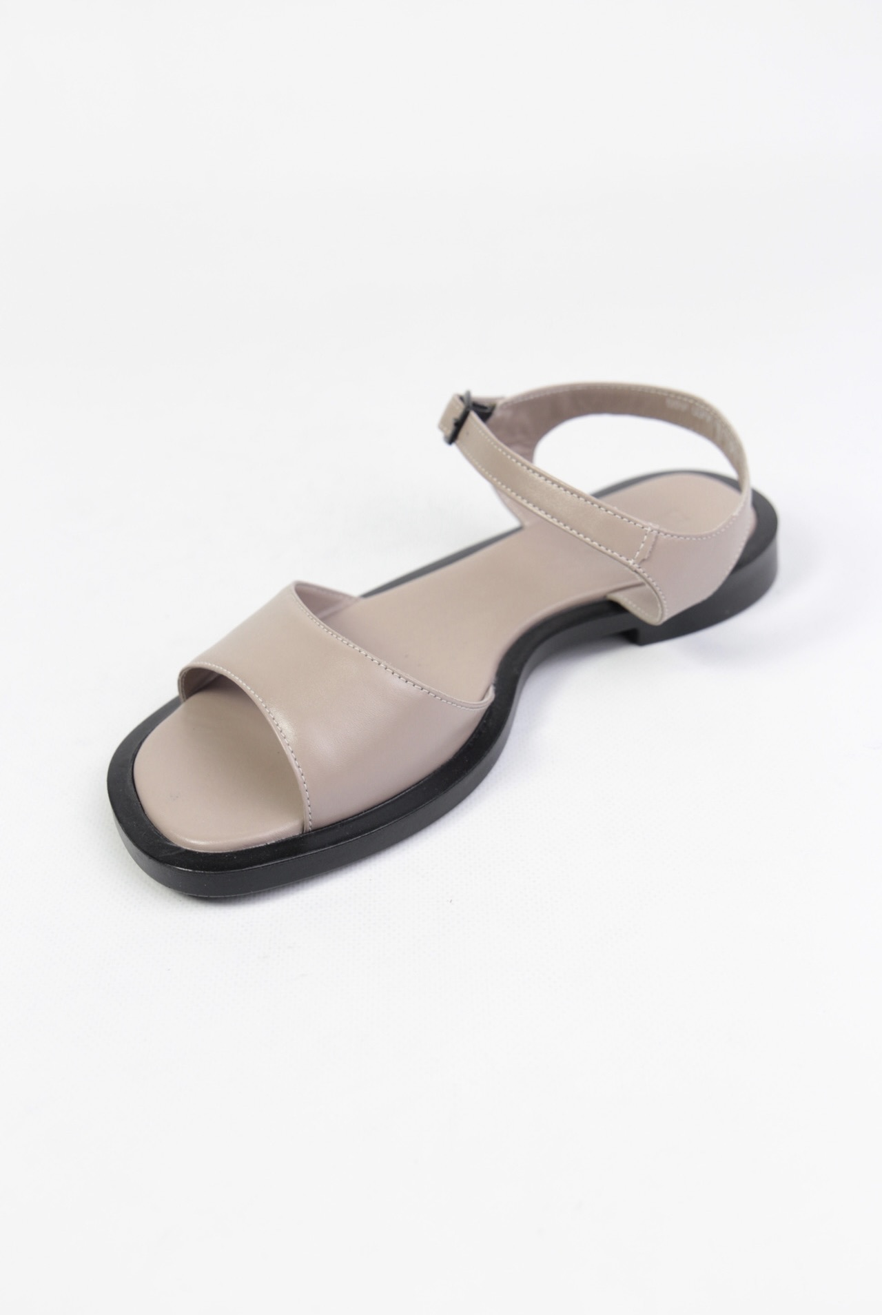 картинка Сандалии кожаные Benito от магазина Pratik