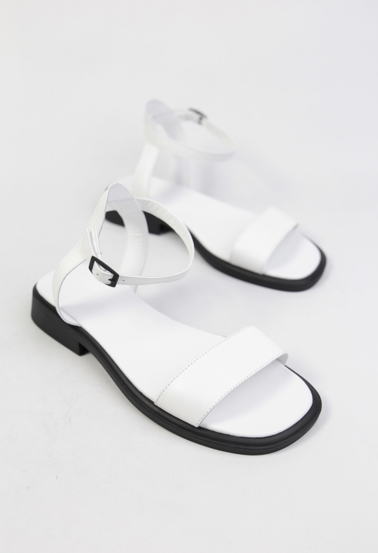 картинка Сандалии кожаные Benito от магазина Pratik