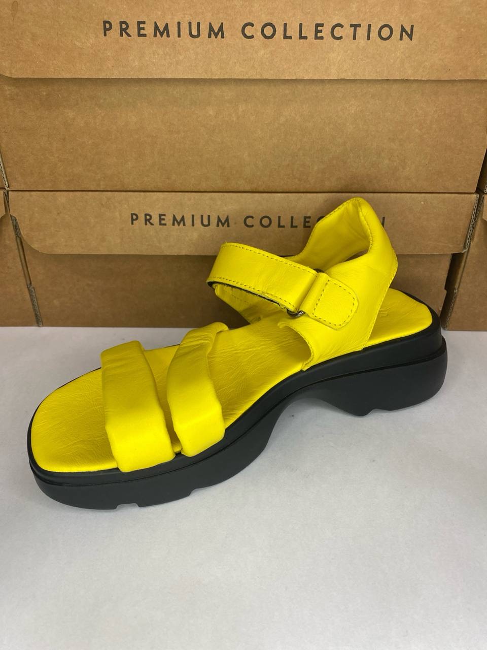 картинка Босоножки кожаные Benito от магазина Pratik