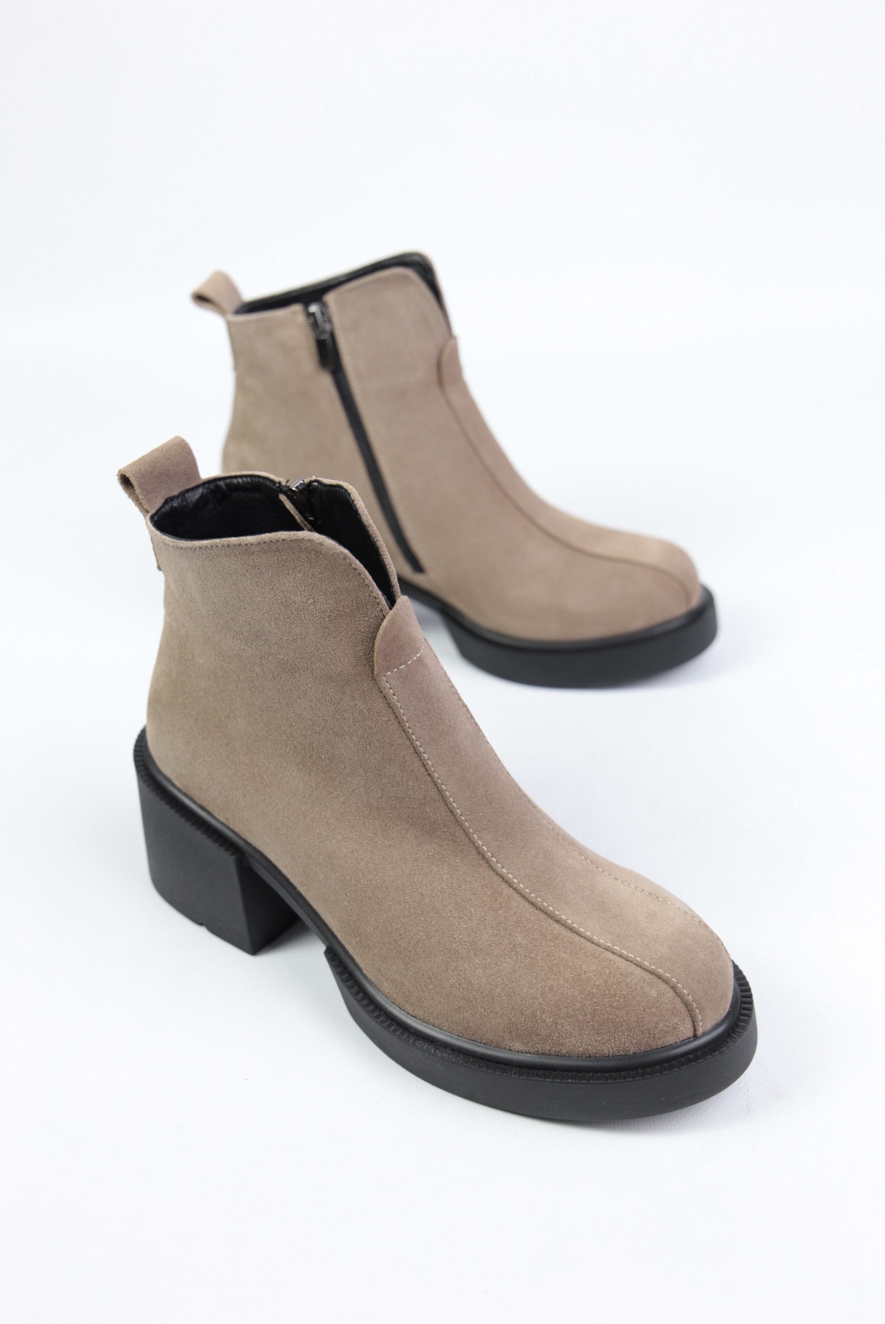 картинка Ботильоны замшевые Benito от магазина Pratik