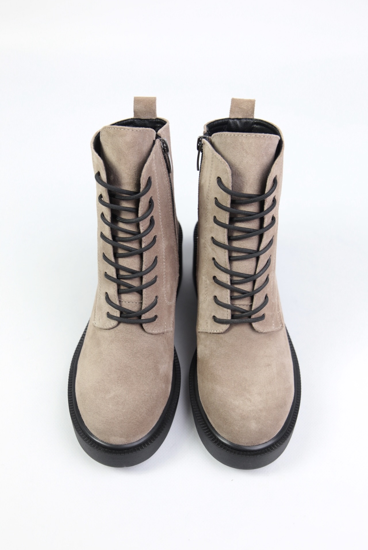 картинка Ботильоны замшевые Benito от магазина Pratik