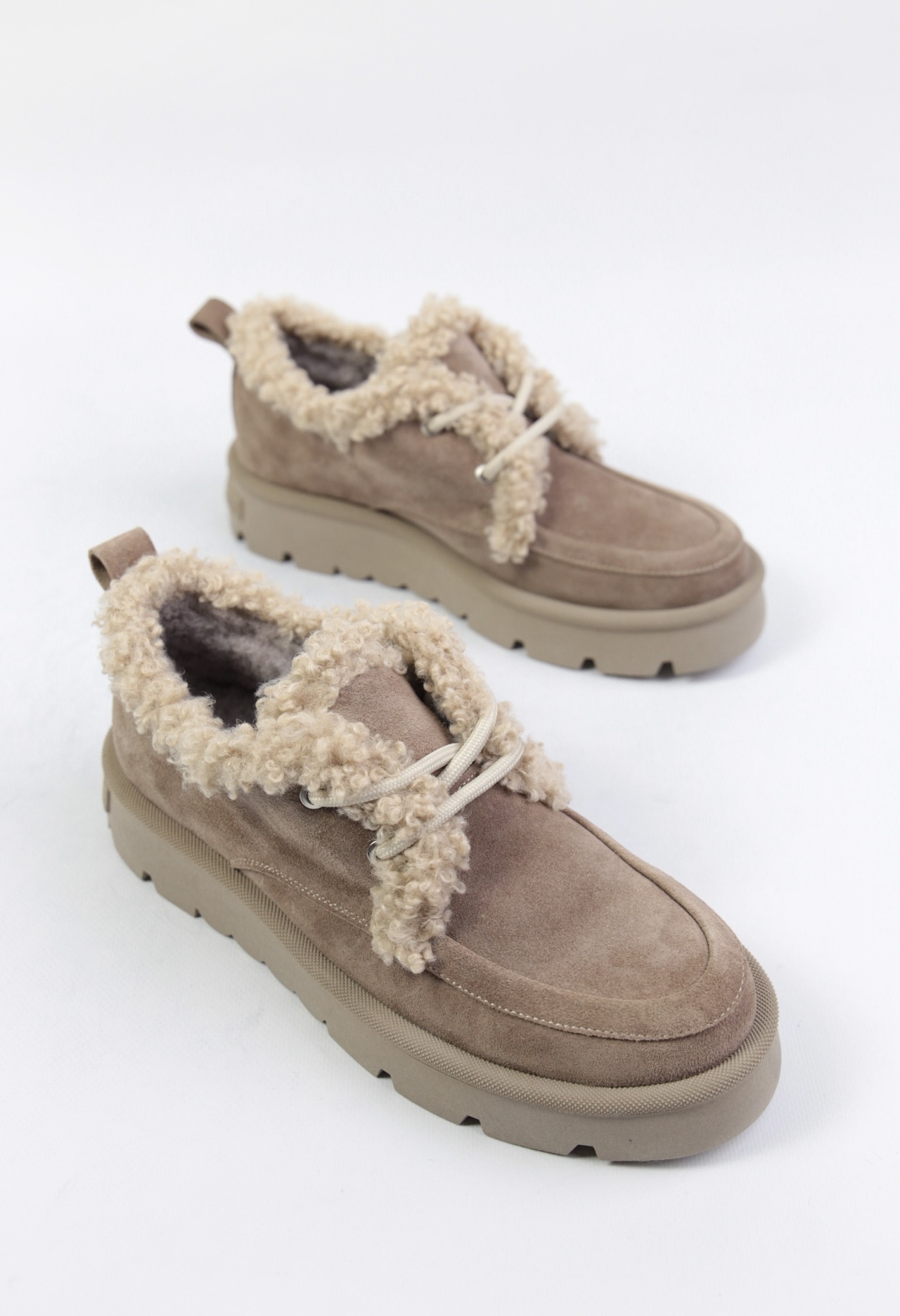 картинка Ботинки замшевые Benito от магазина Pratik