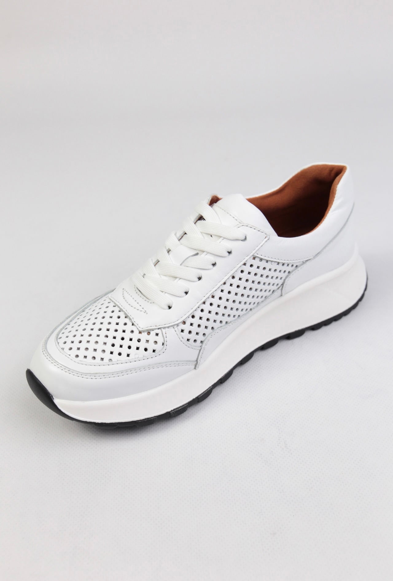 картинка Кроссовки кожаные Benito от магазина Pratik