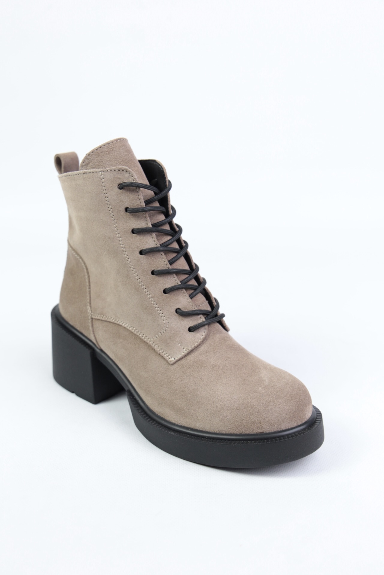 картинка Ботильоны замшевые Benito от магазина Pratik